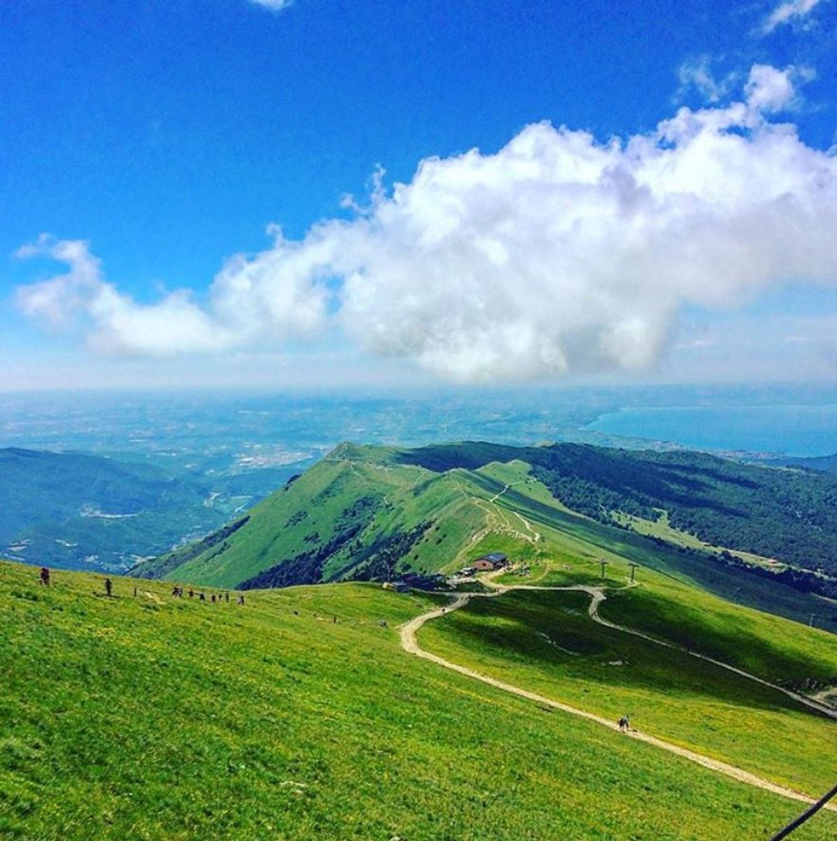 Trekking & Yoga Panoramico: Vista a 360° sul Monte Baldo desktop picture