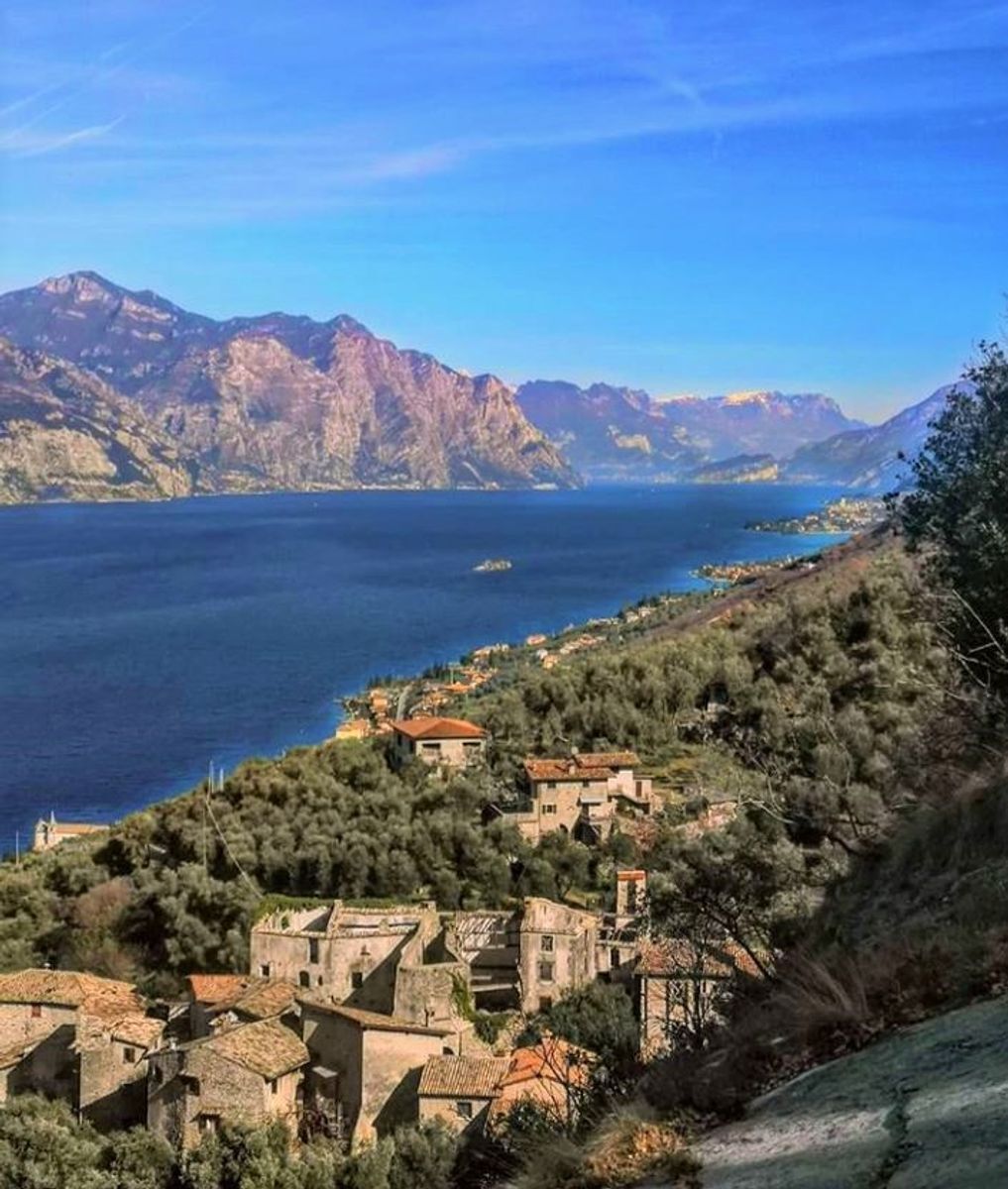 Trekking & Yoga con Vista sul Garda: alle Pendici del Baldo Trekking & Yoga con Vista sul Garda: alle Pendici del Baldo desktop picture