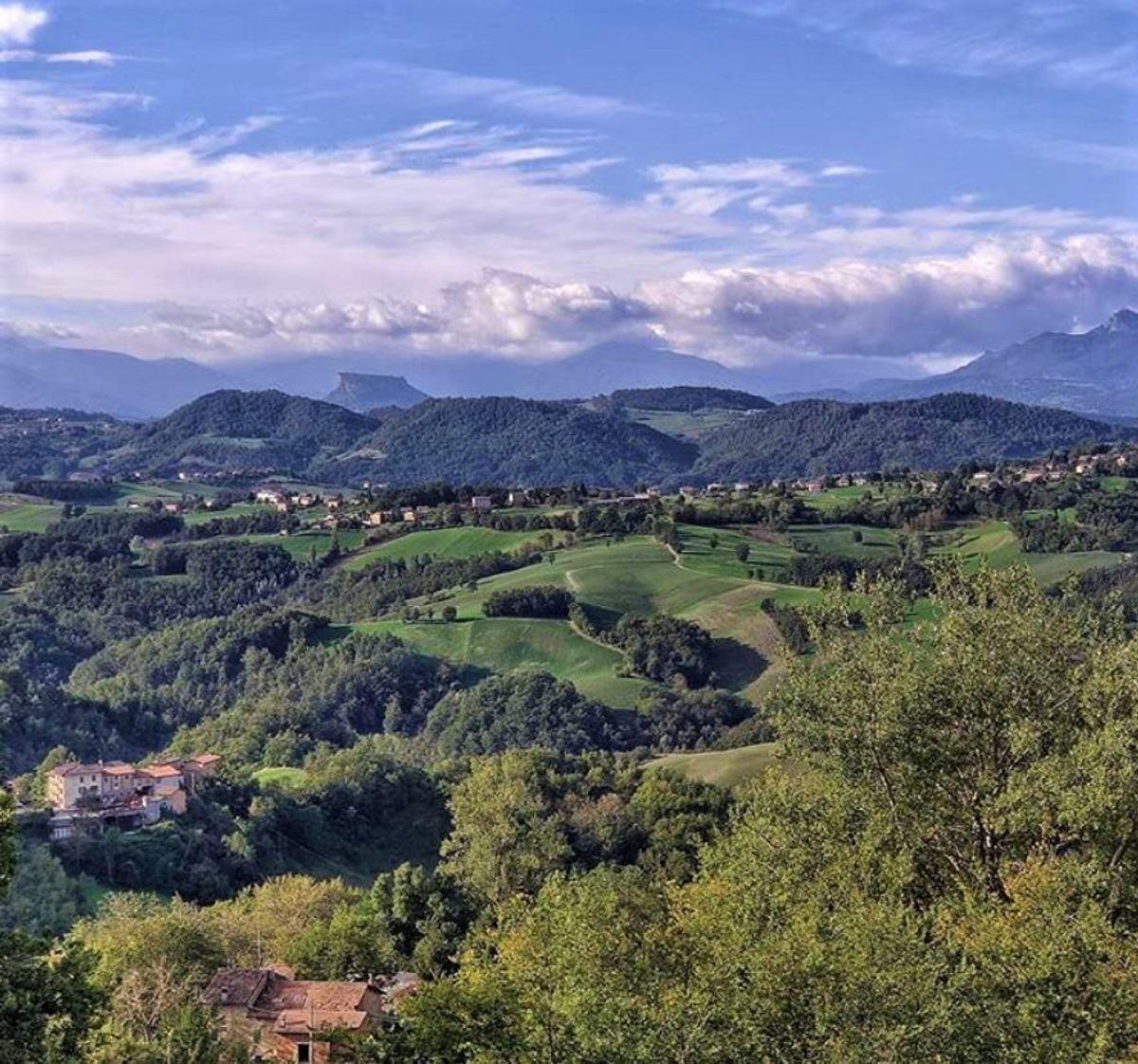 Dal Castello di Canossa al Borgo di Votigno, fino in Tibet (RE) Dal Castello di Canossa al Borgo di Votigno, fino in Tibet (RE) desktop picture