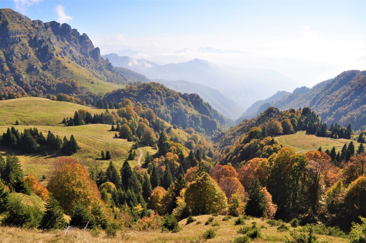 In Vetta al Monte Ario tra Sconfinati Orizzonti (BS) In Vetta al Monte Ario tra Sconfinati Orizzonti (BS) desktop picture