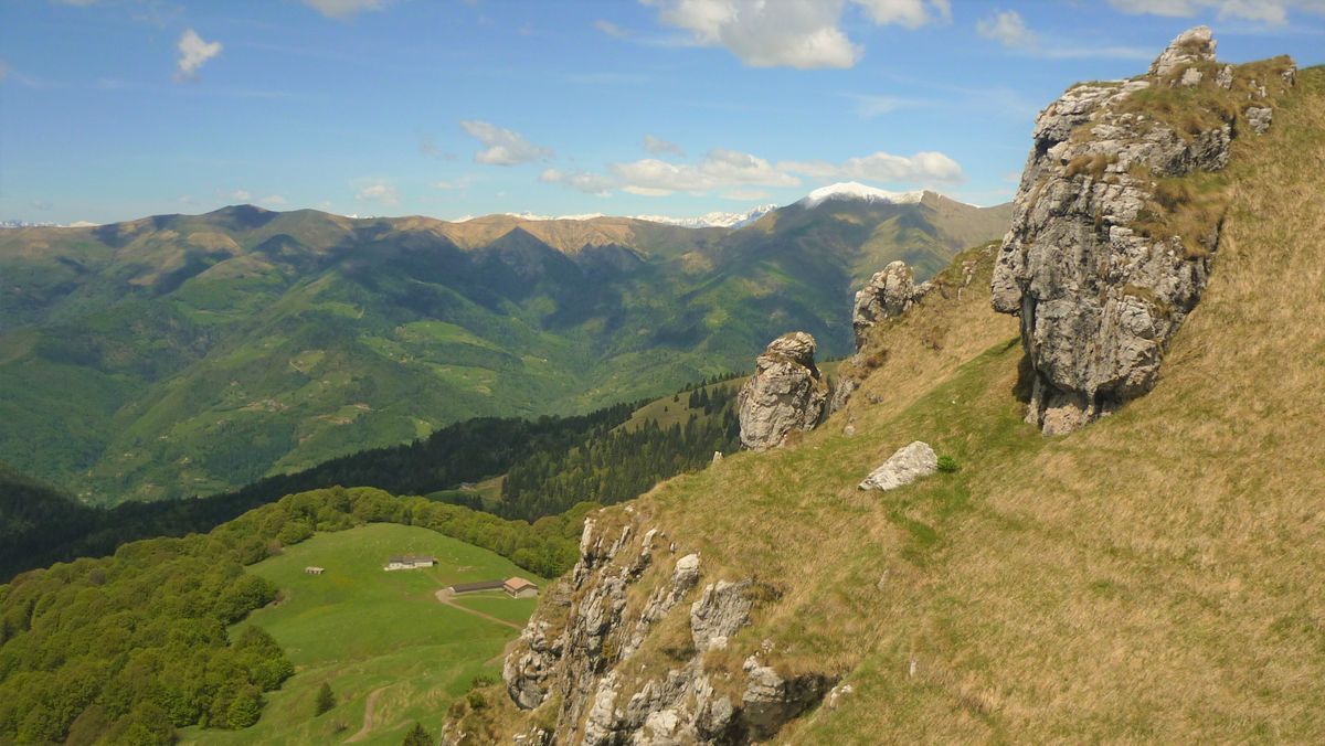 In Vetta al Monte Ario tra Sconfinati Orizzonti (BS) In Vetta al Monte Ario tra Sconfinati Orizzonti (BS) desktop picture