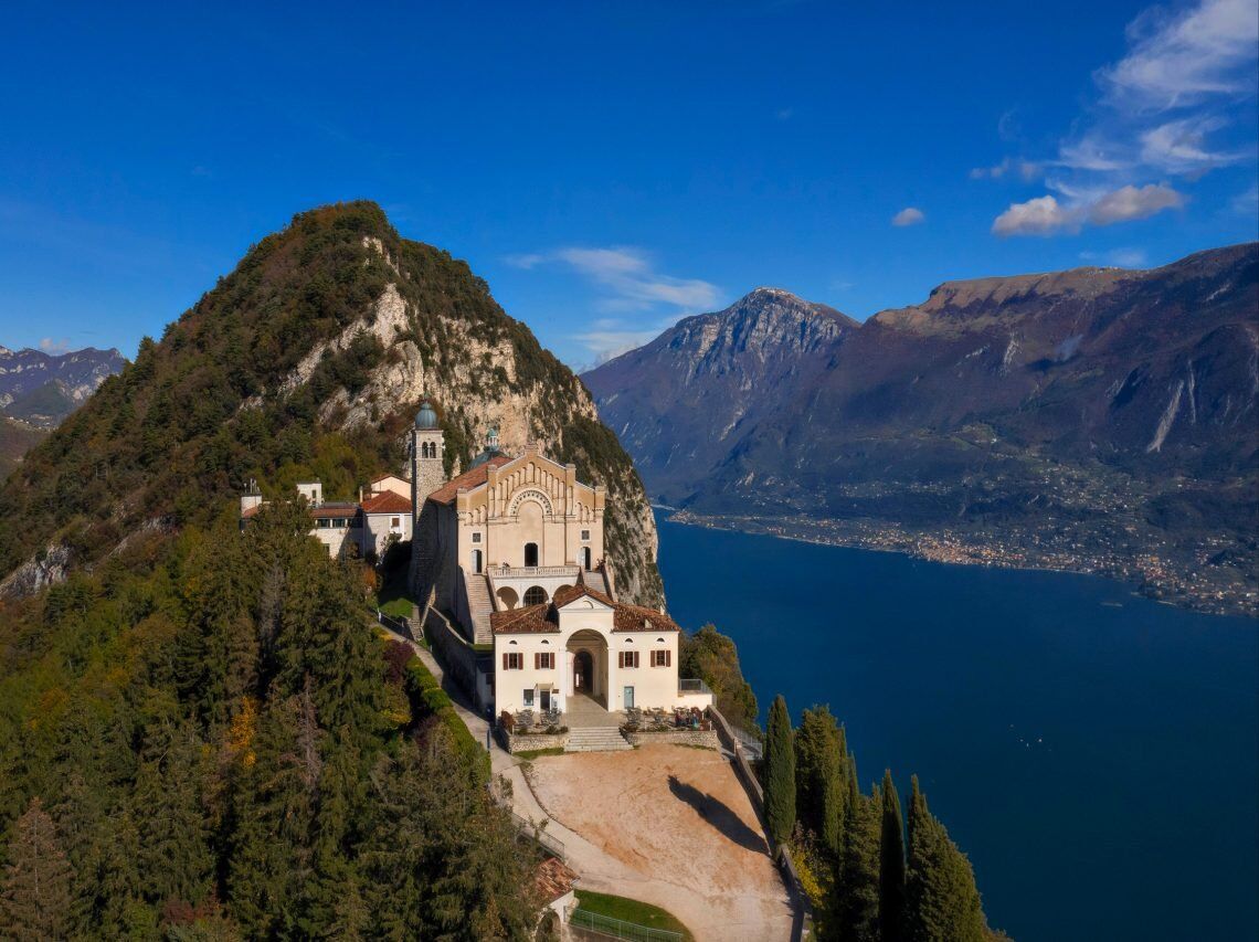 Trekking a picco sul Lago di Garda: il Monte Cas Trekking a picco sul Lago di Garda: il Monte Cas desktop picture