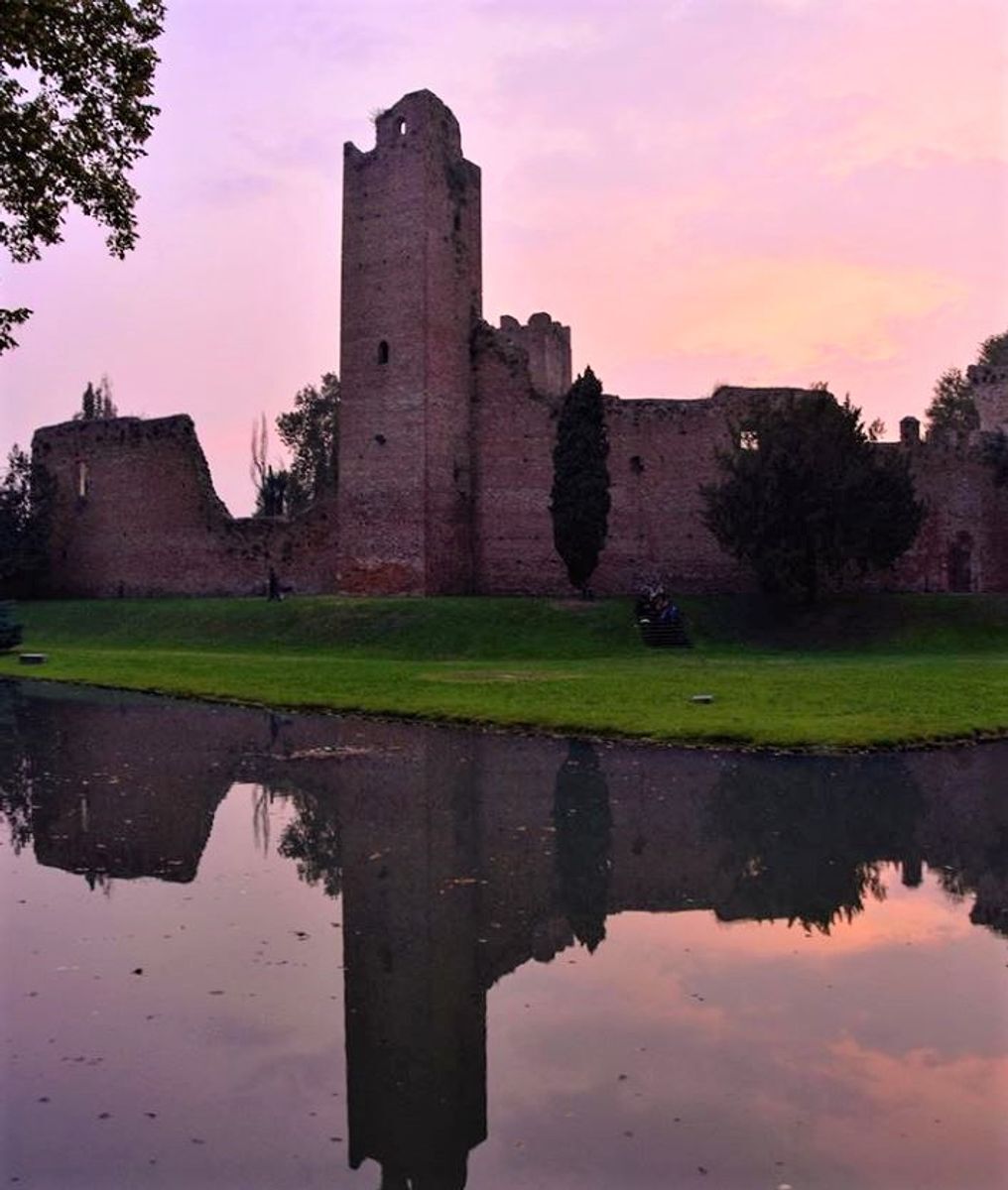 Tour di Noale al Tramonto: Il Borgo e la sua Natura Incontaminata Tour di Noale al Tramonto: Il Borgo e la sua Natura Incontaminata desktop picture