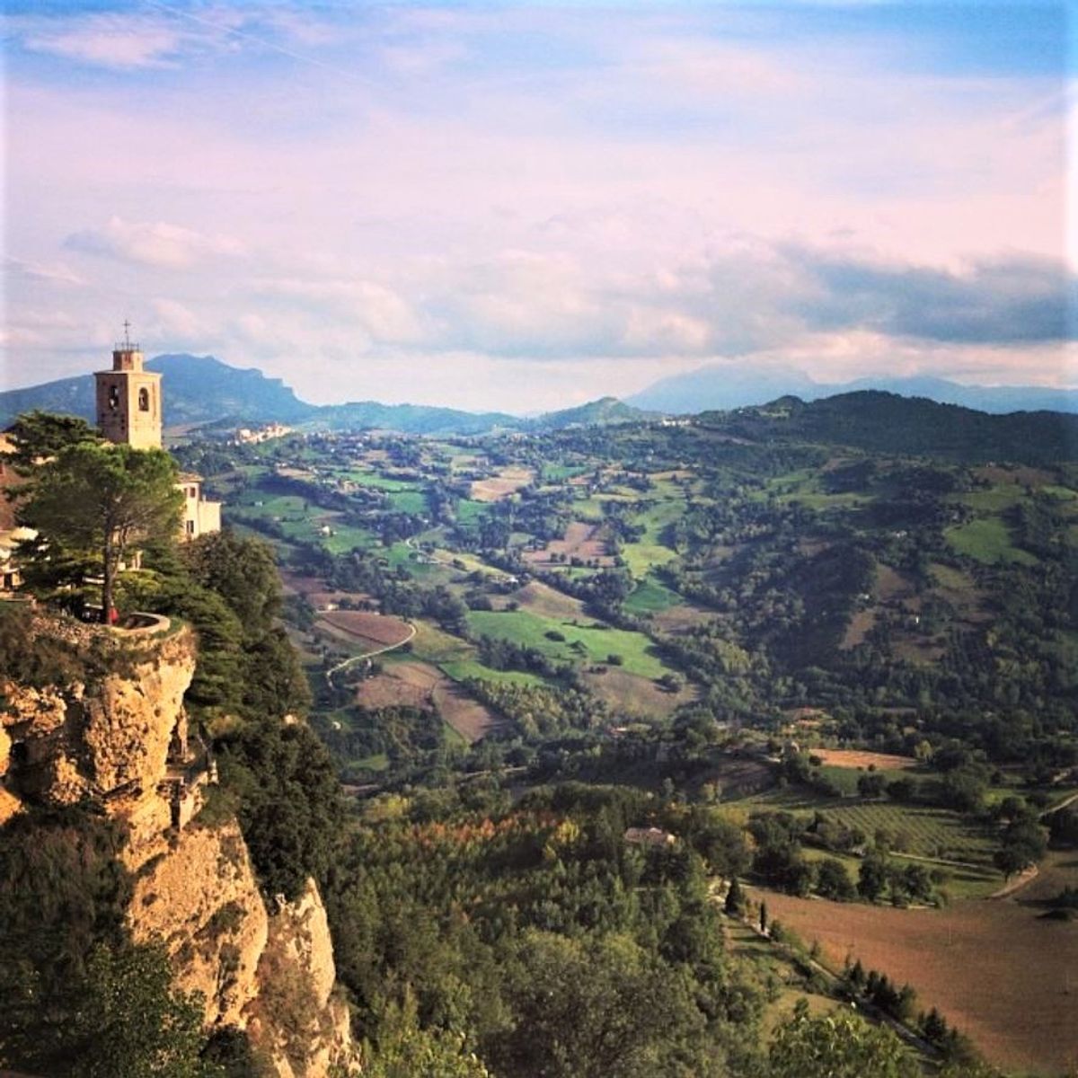 Tra Smerillo e Montefalcone: Nei Boschi a Caccia di Fossili (FM) Tra Smerillo e Montefalcone: Nei Boschi a Caccia di Fossili (FM) desktop picture