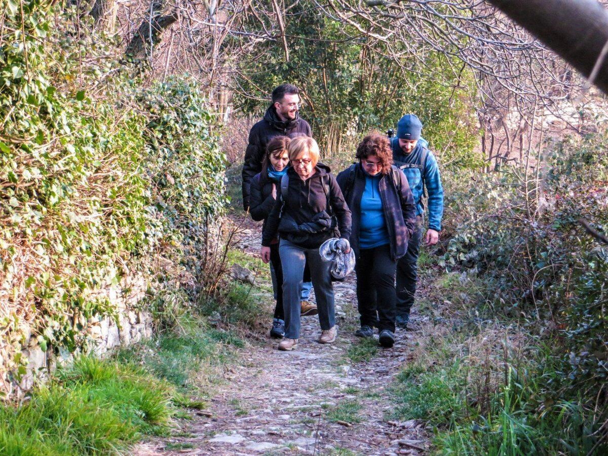 Sui Colli Bergamaschi: camminata dal Borghetto al Monte Gussa desktop picture