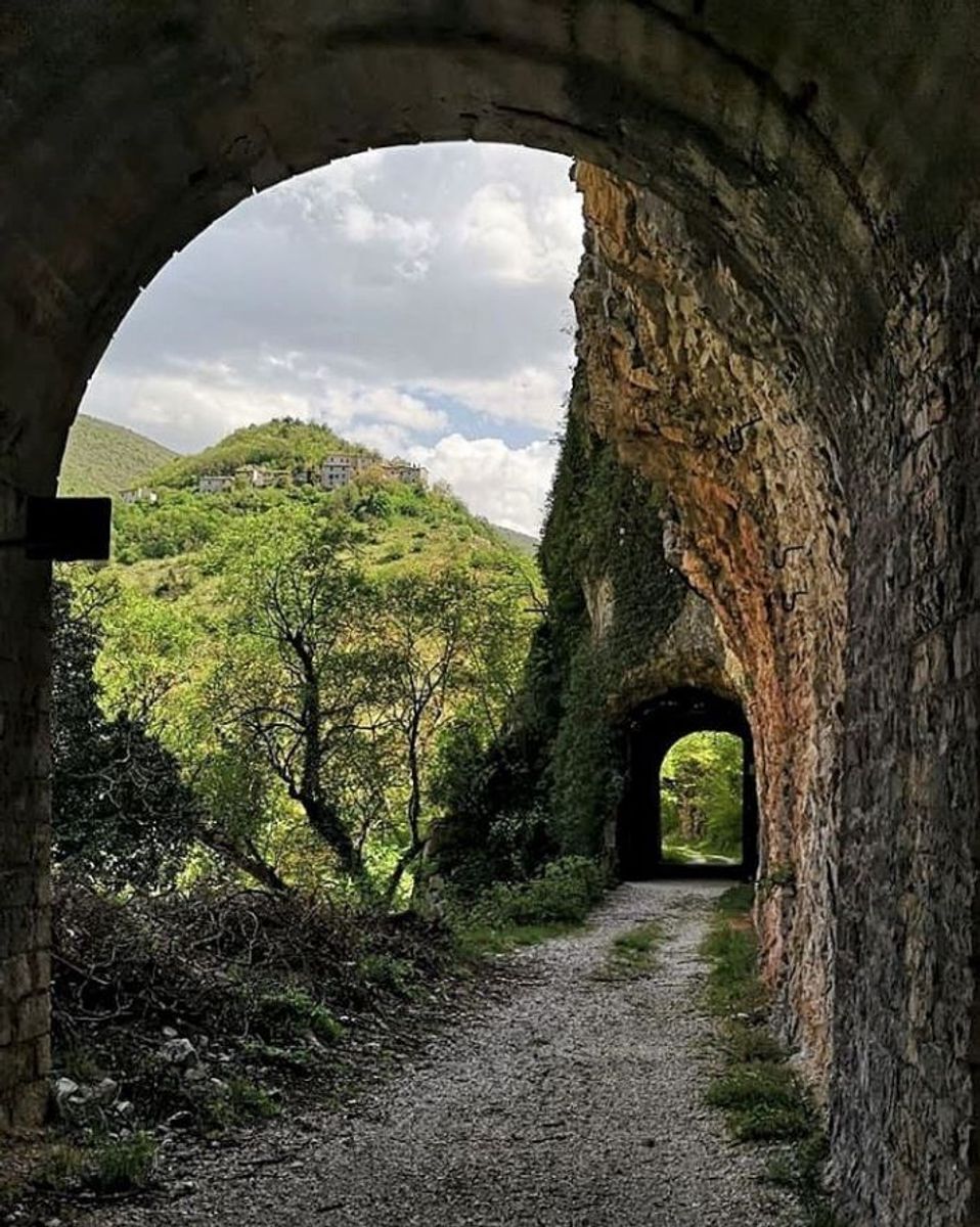 L’Antica Ferrovia Spoleto-Norcia: Il Gottardo Umbro L’Antica Ferrovia Spoleto-Norcia: Il Gottardo Umbro desktop picture