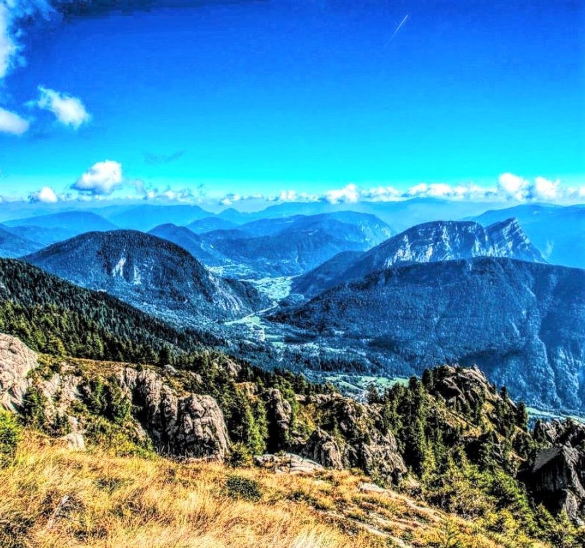 Lungo la Via del Tabacco, sui Passi dei Contrabbandieri della Valbrenta Lungo la Via del Tabacco, sui Passi dei Contrabbandieri della Valbrenta desktop picture