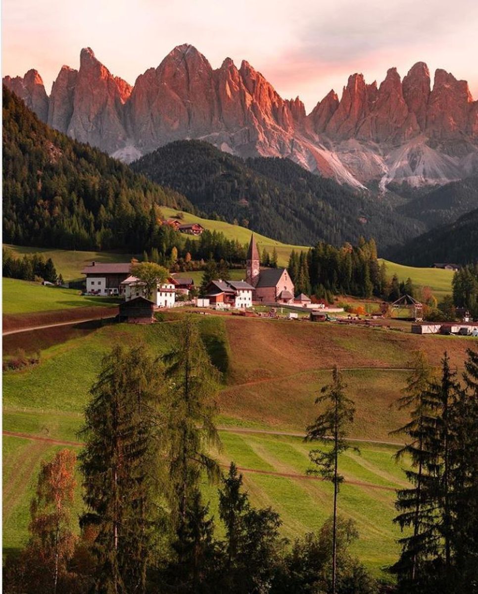 La Val di Funes tra le Sfumature Autunnali delle Odle (BZ) La Val di Funes tra le Sfumature Autunnali delle Odle (BZ) desktop picture