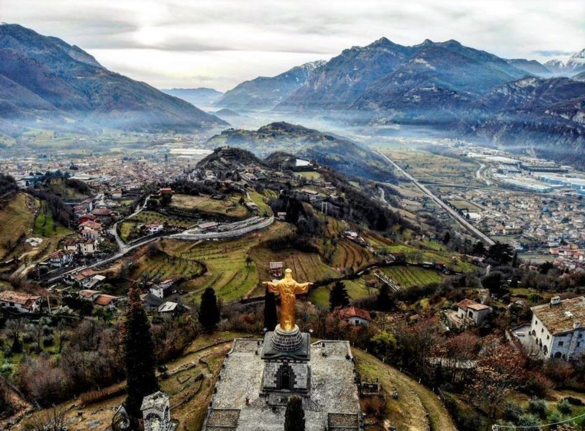 Camminata a Bienno: il Bosco del Cerreto e il Gufo panoramico Gigante desktop picture