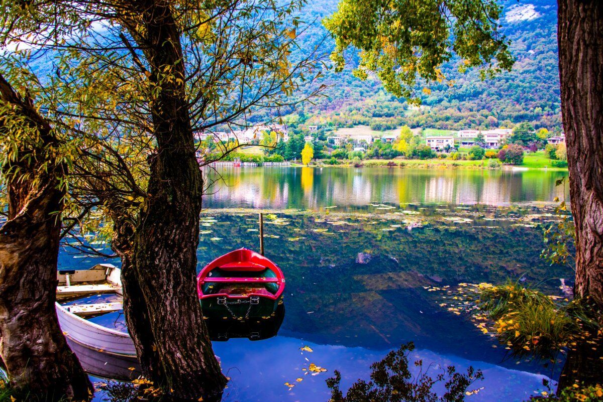 I Laghi di Revine: Un’Azzurra Pennellata nella Valmareno desktop picture