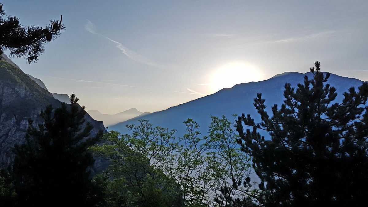 Il Monte Preals e la Conca di Dalco: sul Garda, Dove il Tempo Sembra Fermarsi (BS) Il Monte Preals e la Conca di Dalco: sul Garda, Dove il Tempo Sembra Fermarsi (BS) desktop picture