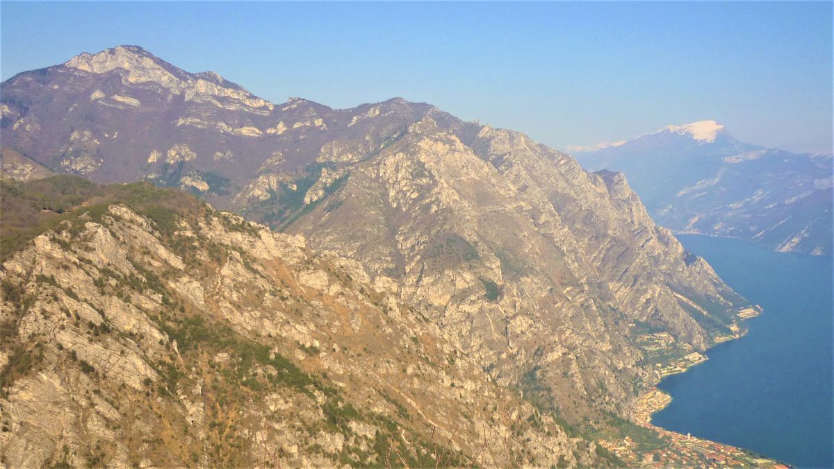 Il Monte Preals e la Conca di Dalco: sul Garda, Dove il Tempo Sembra Fermarsi (BS) Il Monte Preals e la Conca di Dalco: sul Garda, Dove il Tempo Sembra Fermarsi (BS) desktop picture