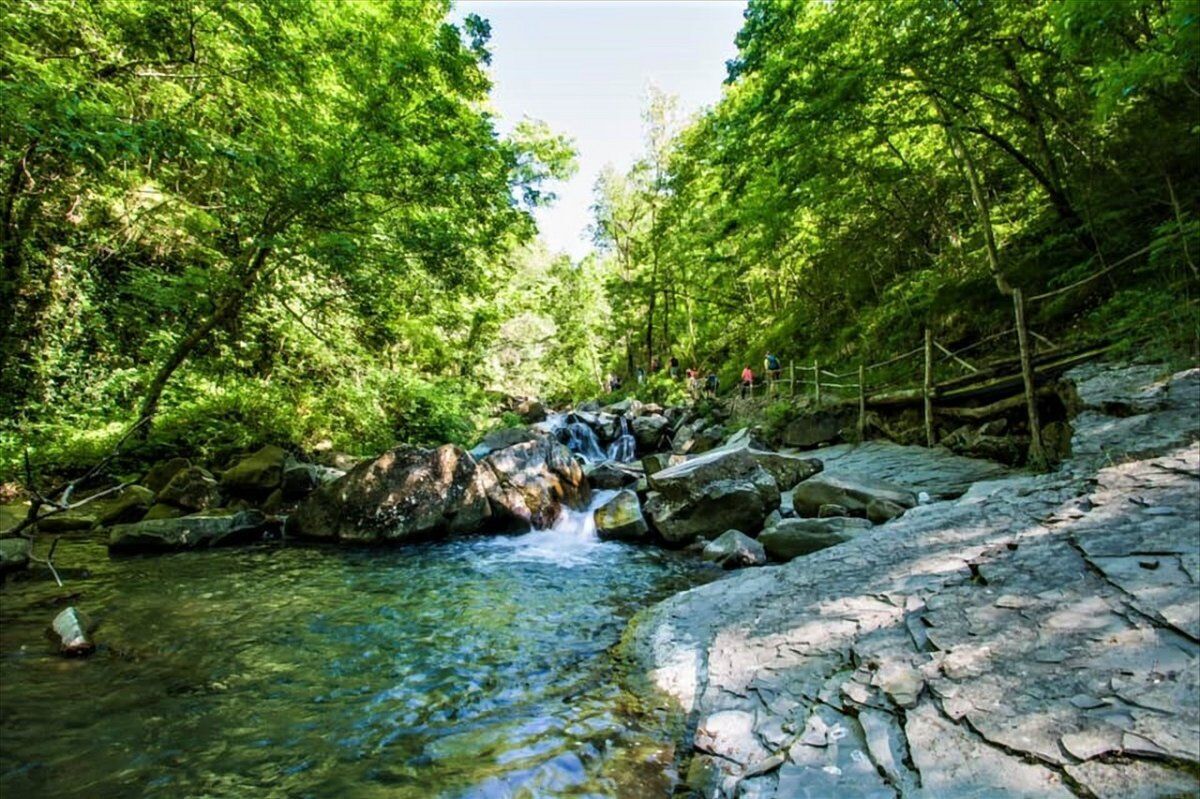 Trekking dalle Cascate della Rovinaccia al Borgo Fantasma di Berceto desktop picture