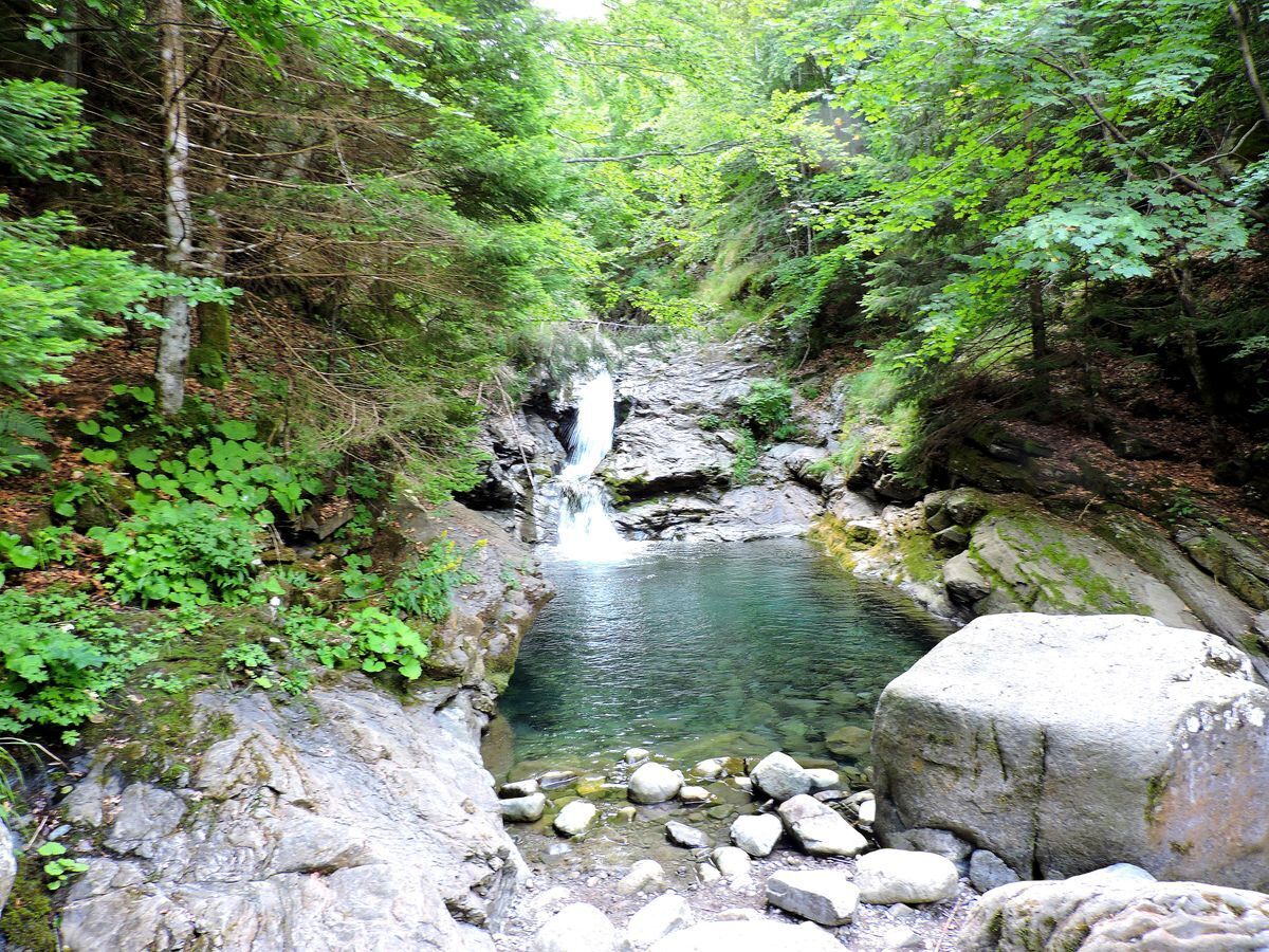 Itinerario inedito alle Cinque Cascate del Rio Valdarno desktop picture