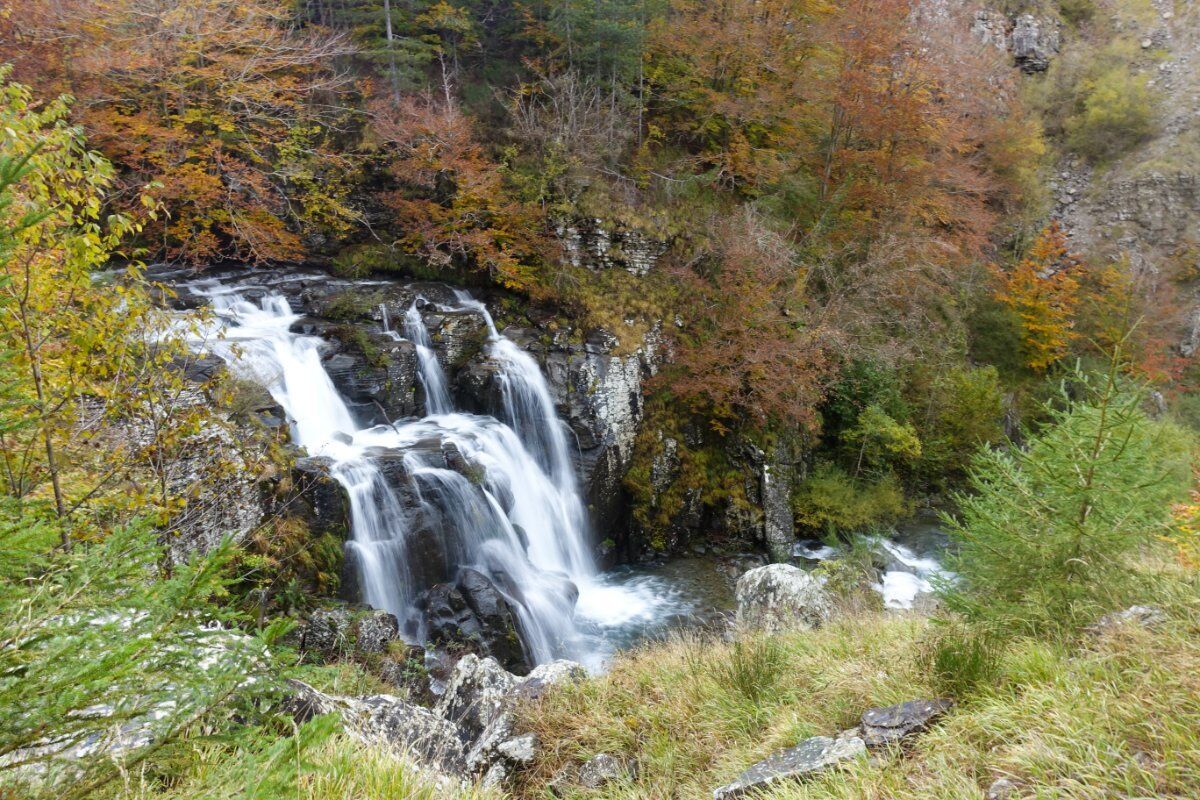Itinerario inedito alle Cinque Cascate del Rio Valdarno Itinerario inedito alle Cinque Cascate del Rio Valdarno desktop picture