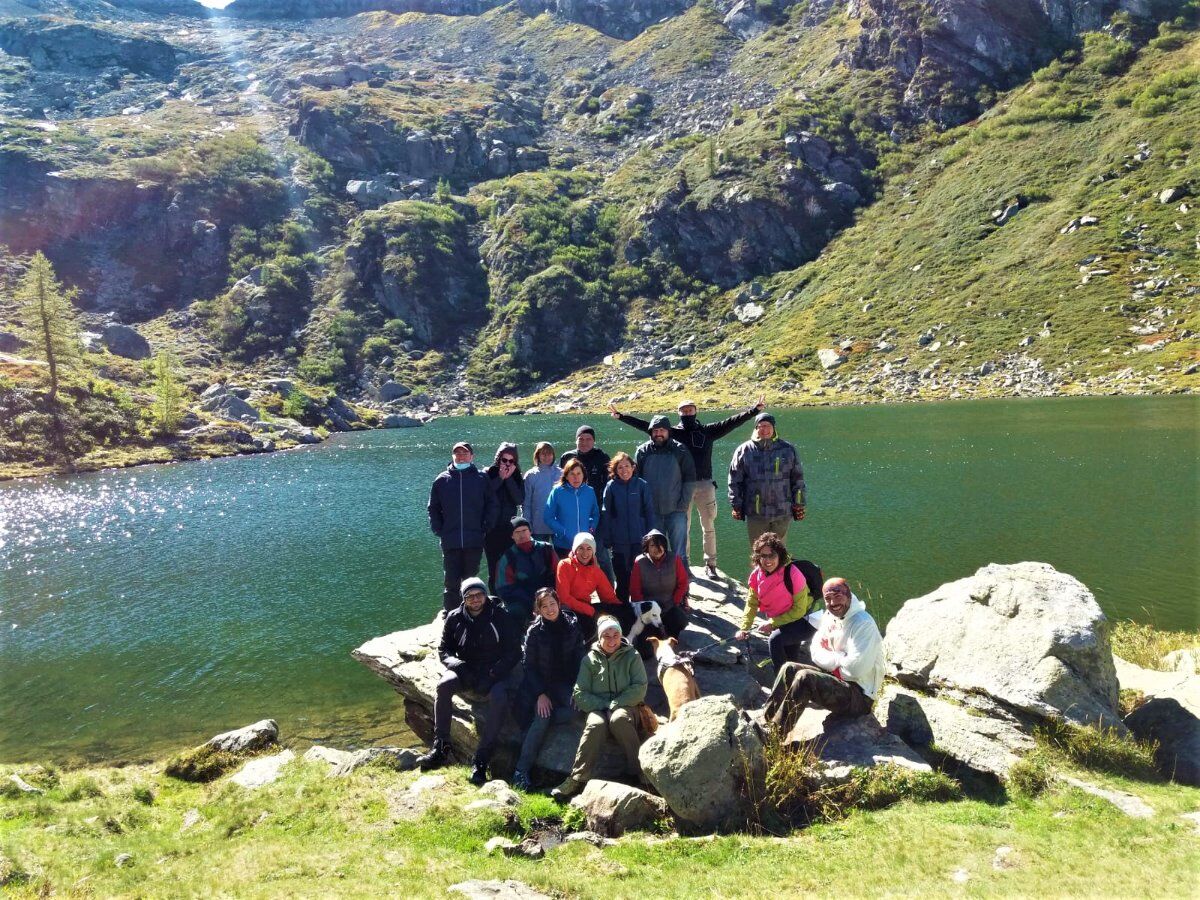 Trekking al Lago Afframont: Lo Specchio d’Acqua tra le Rocce Trekking al Lago Afframont: Lo Specchio d’Acqua tra le Rocce desktop picture