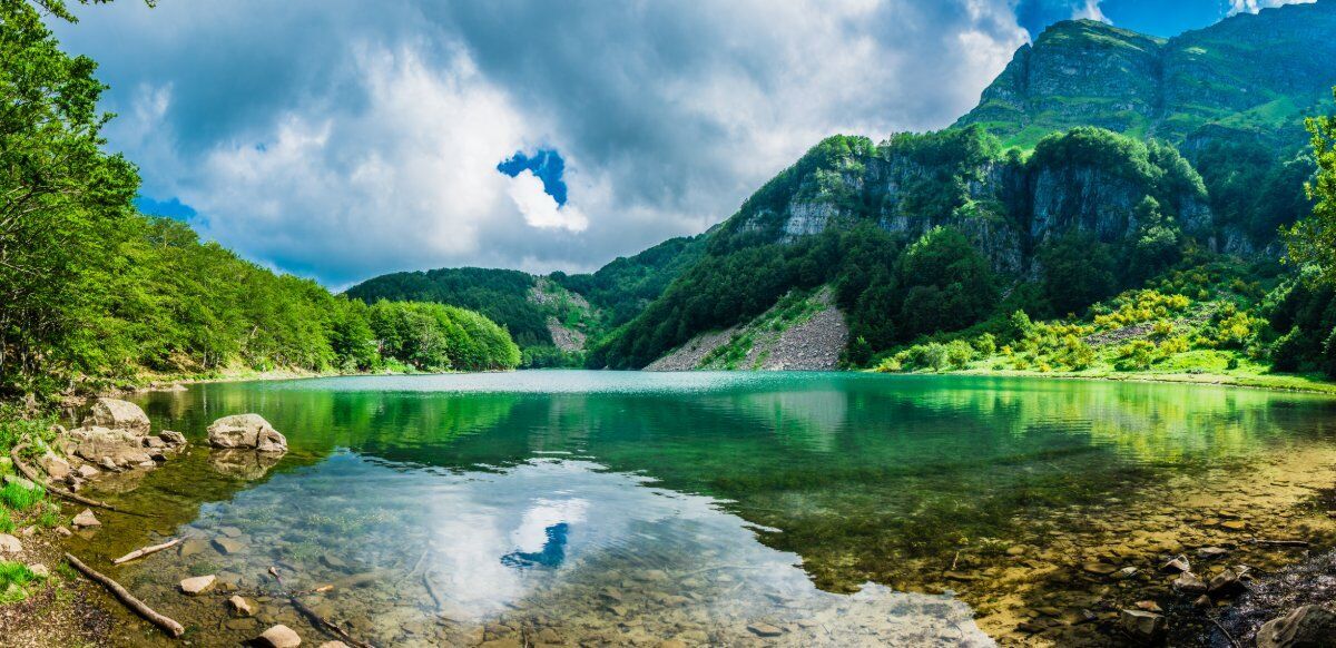 Giro dei Quattro Laghi: Trekking ai piedi dei Monti Giovo e Rondinaio desktop picture