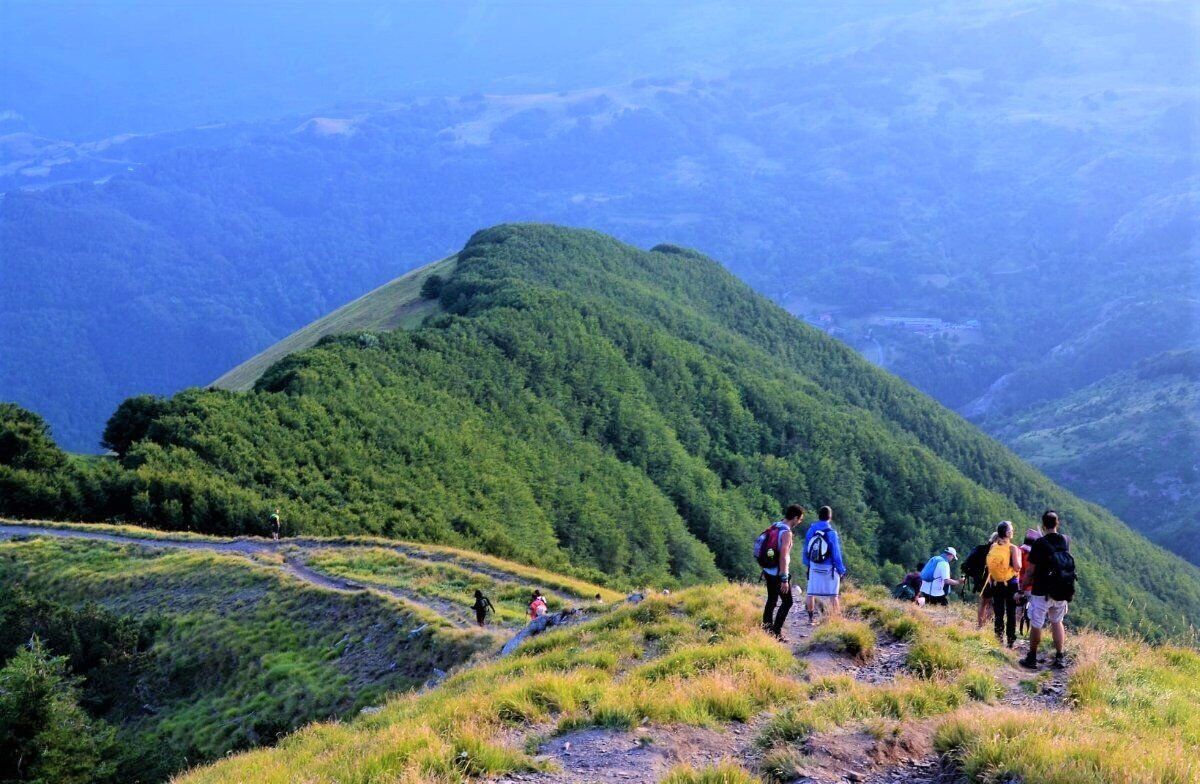 Trekking con Vista dal Lago Calamone al Monte Ventasso Trekking con Vista dal Lago Calamone al Monte Ventasso desktop picture