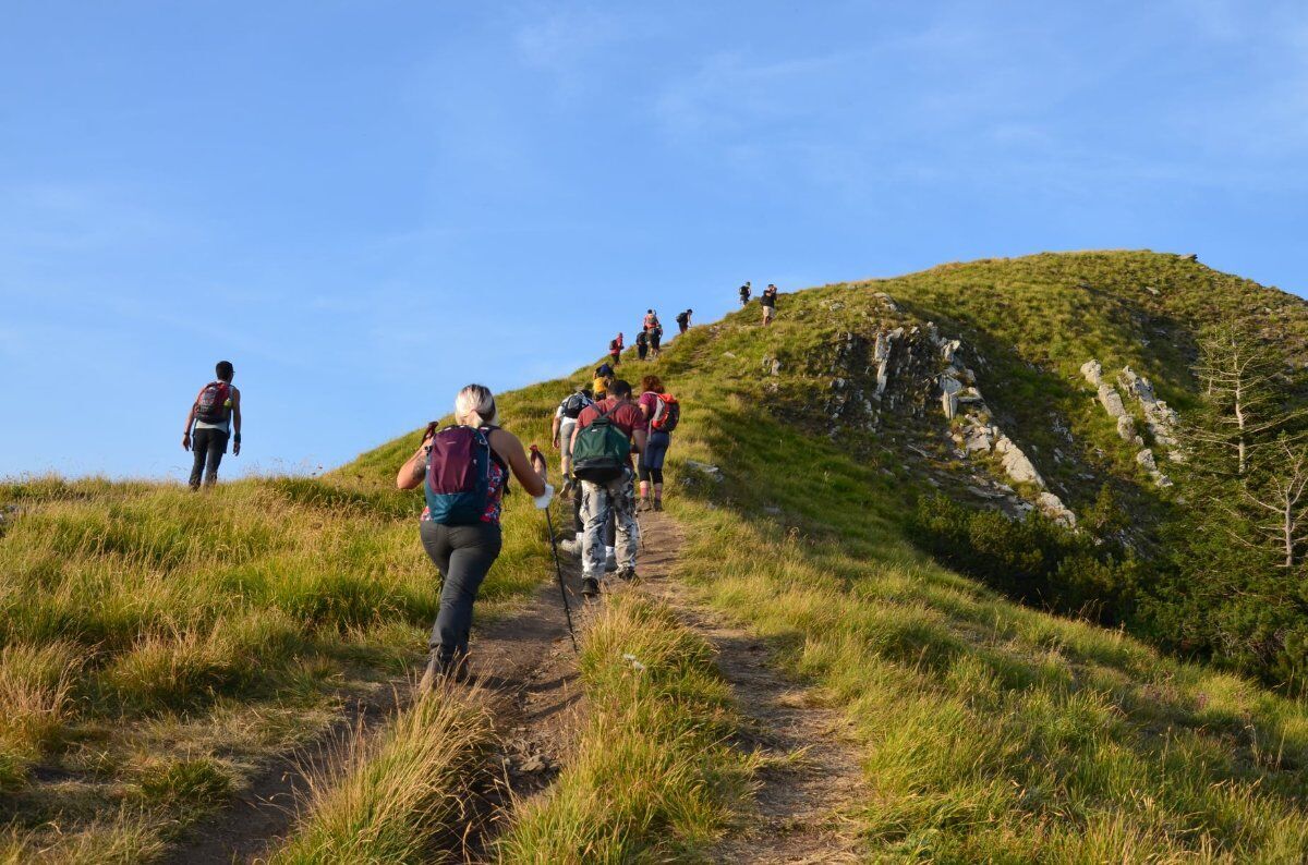 Trekking con Vista dal Lago Calamone al Monte Ventasso Trekking con Vista dal Lago Calamone al Monte Ventasso desktop picture