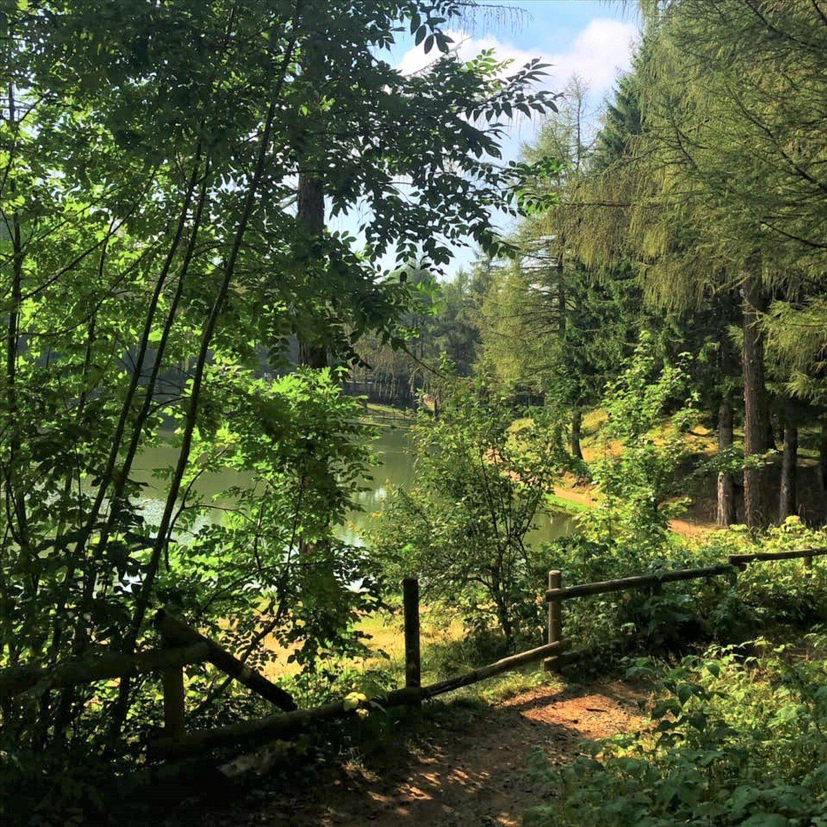 Il Lago della Ninfa: Trekking ai piedi del Cimone desktop picture