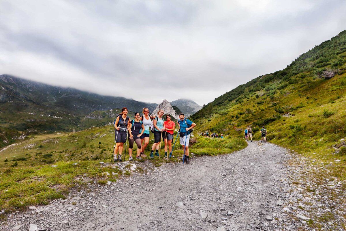 Trekking al Lago della Vacca: il magico specchio dell'Adamello desktop picture