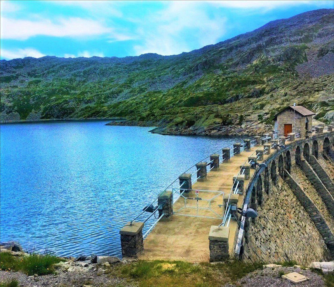 Trekking al Lago della Vacca: il magico specchio dell'Adamello desktop picture