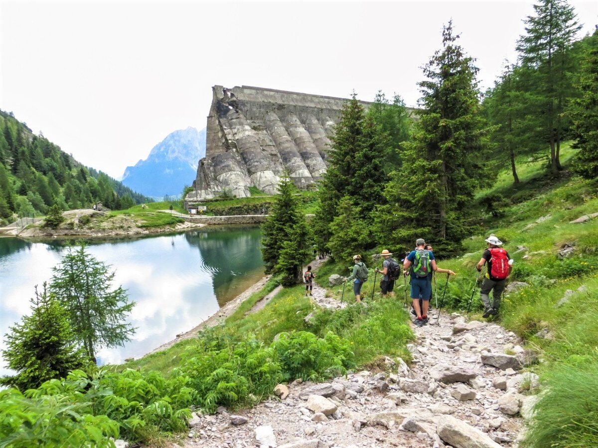 La Diga del Gleno: Cammino tra Storia e Panorami nelle Alpi Orobie desktop picture