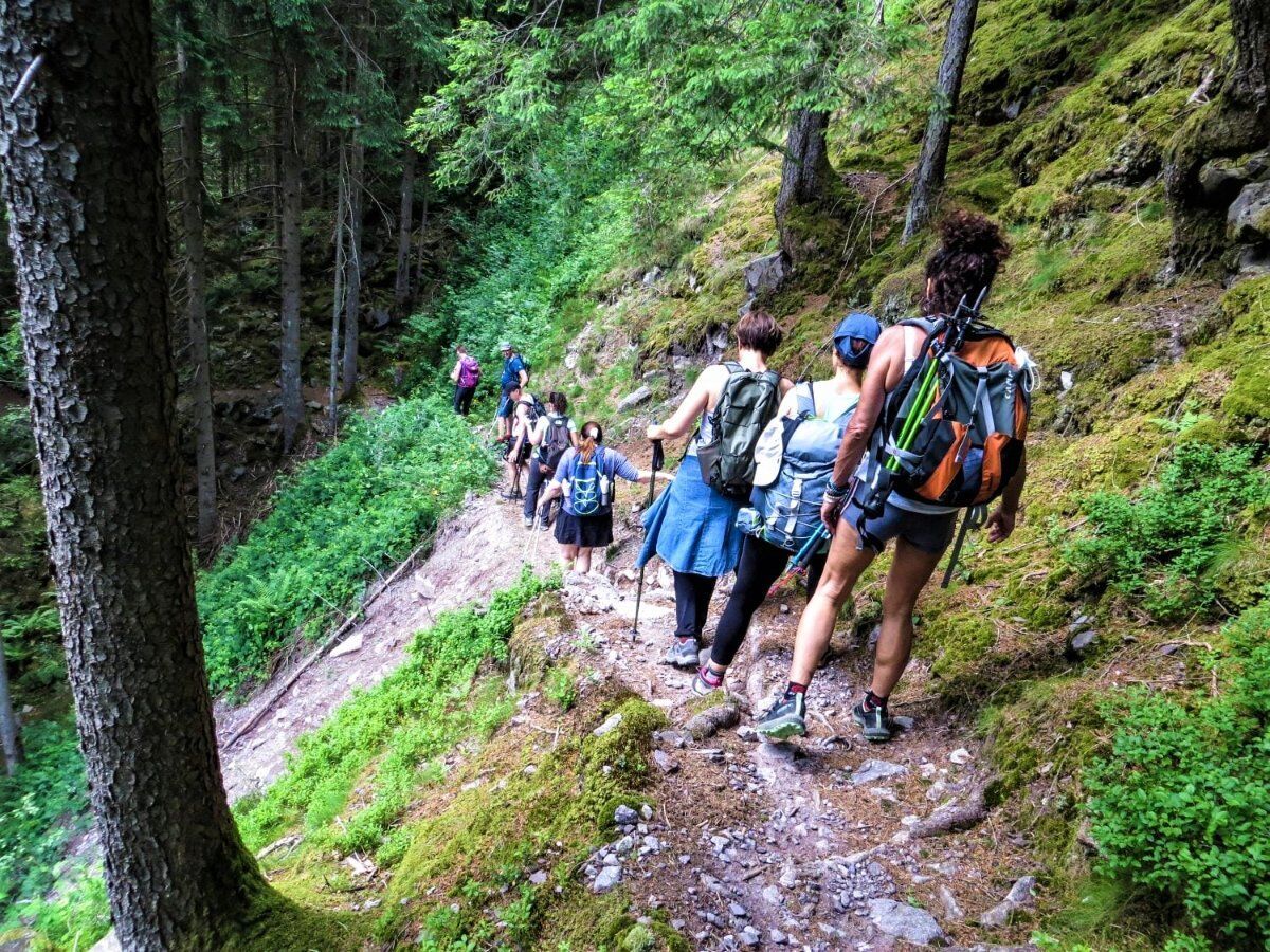 La Diga del Gleno: Cammino tra Storia e Panorami nelle Alpi Orobie desktop picture