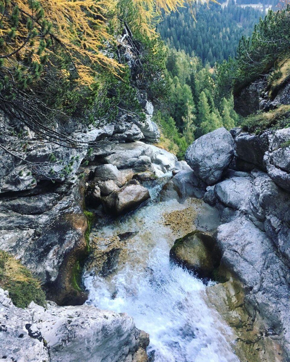 Escursione alle Cascate di Garés: gemme nel cuore delle Dolomiti desktop picture