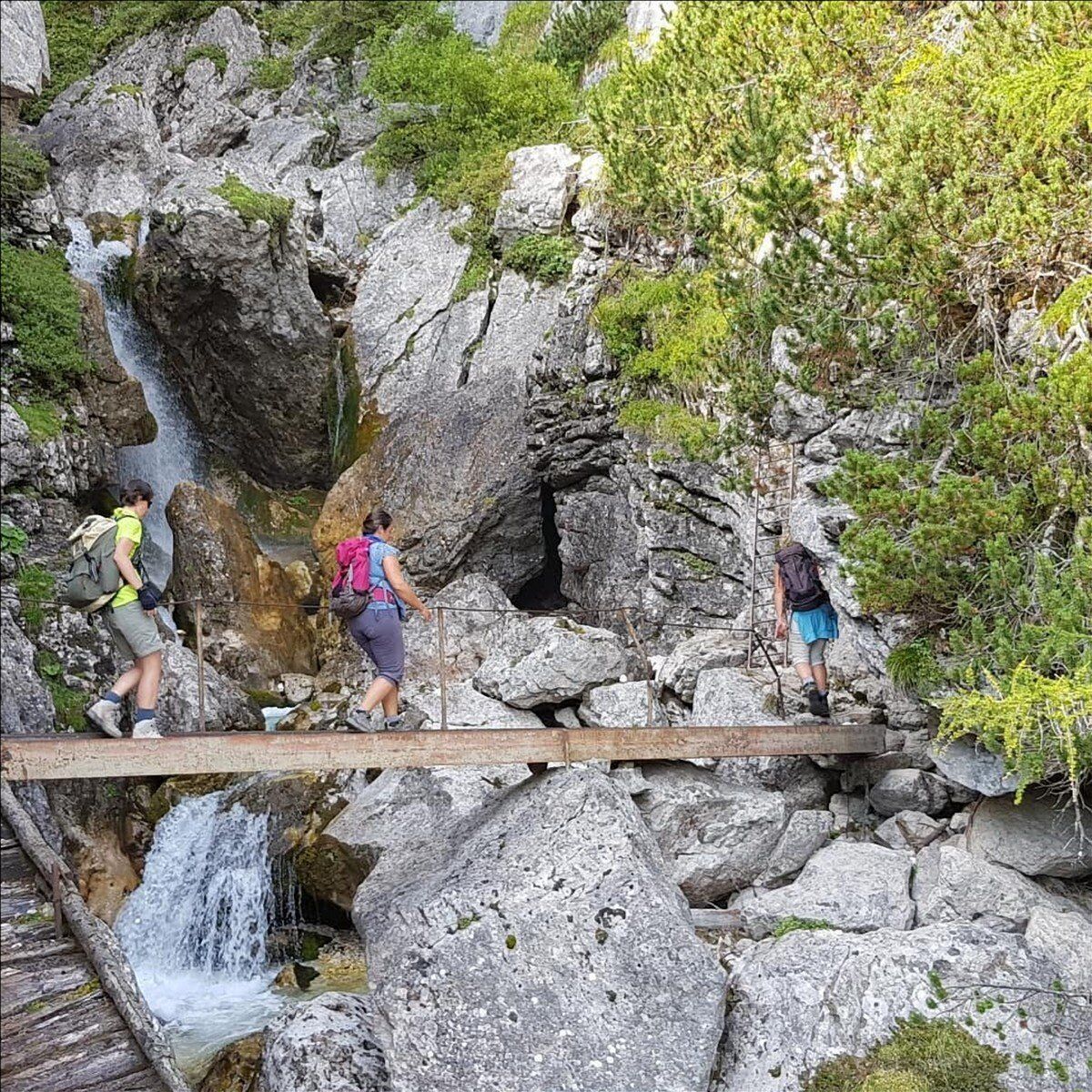 Escursione alle Cascate di Garés: gemme nel cuore delle Dolomiti desktop picture