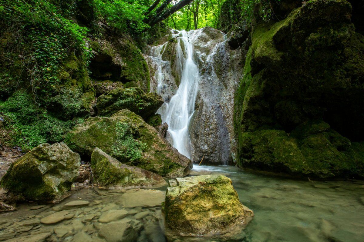 I Sentieri tra le Cascate del Bucamante e il Borgo di Monfestino desktop picture