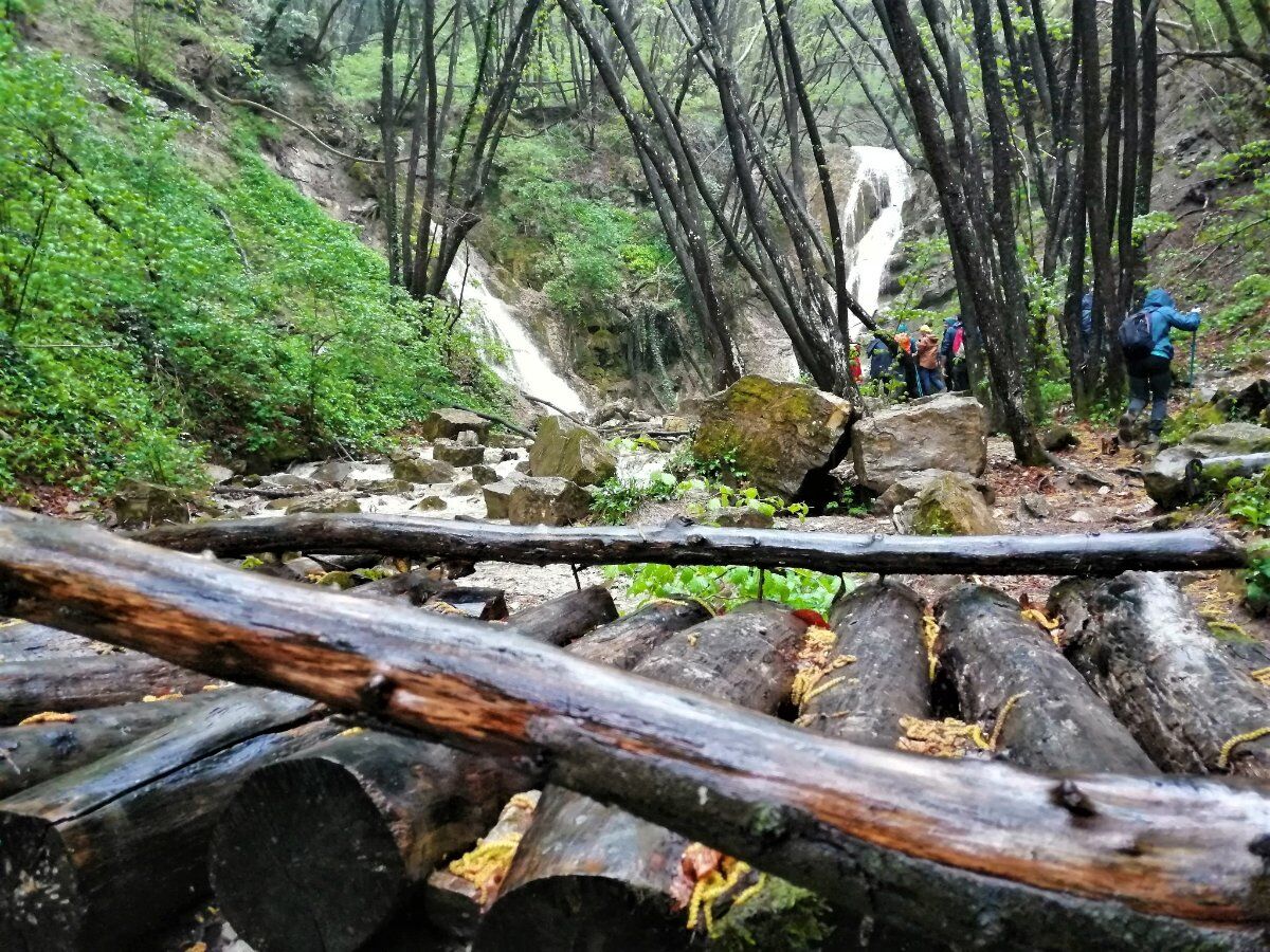 I Sentieri tra le Cascate del Bucamante e il Borgo di Monfestino desktop picture