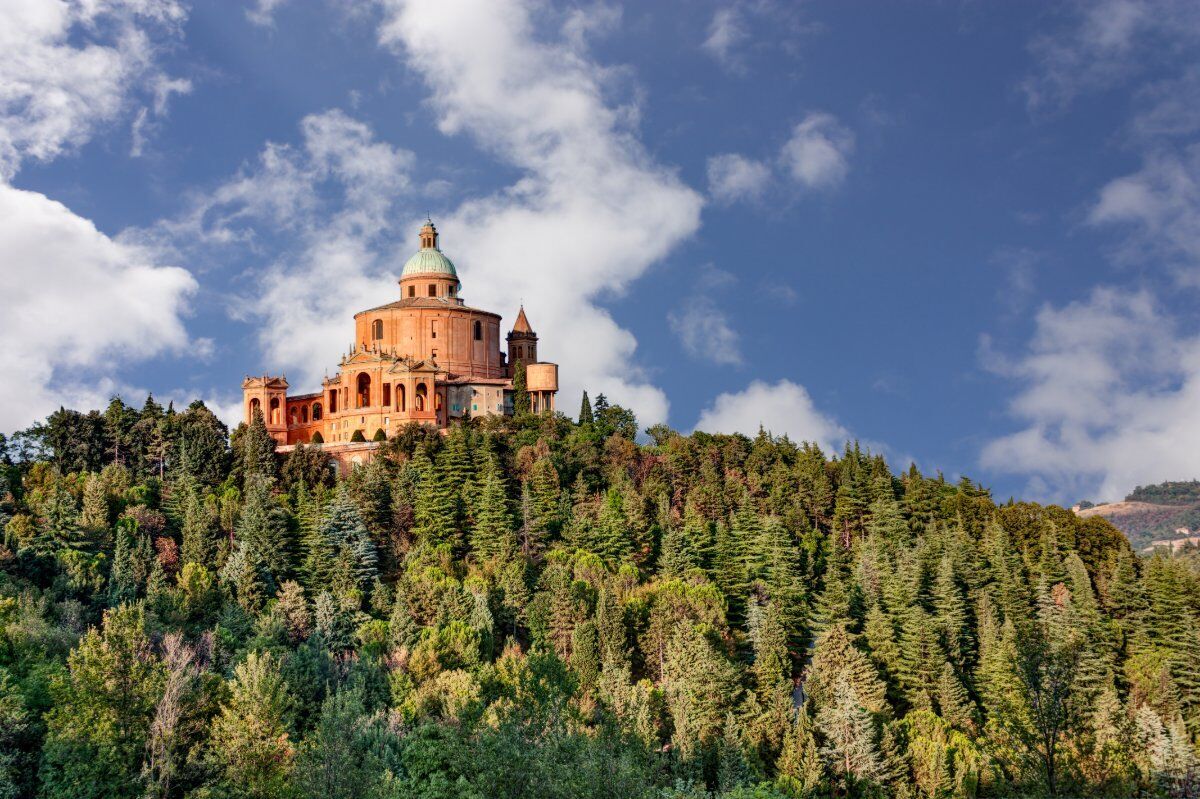 Un Percorso verso il Cielo: il Santuario di San Luca Un Percorso verso il Cielo: il Santuario di San Luca desktop picture