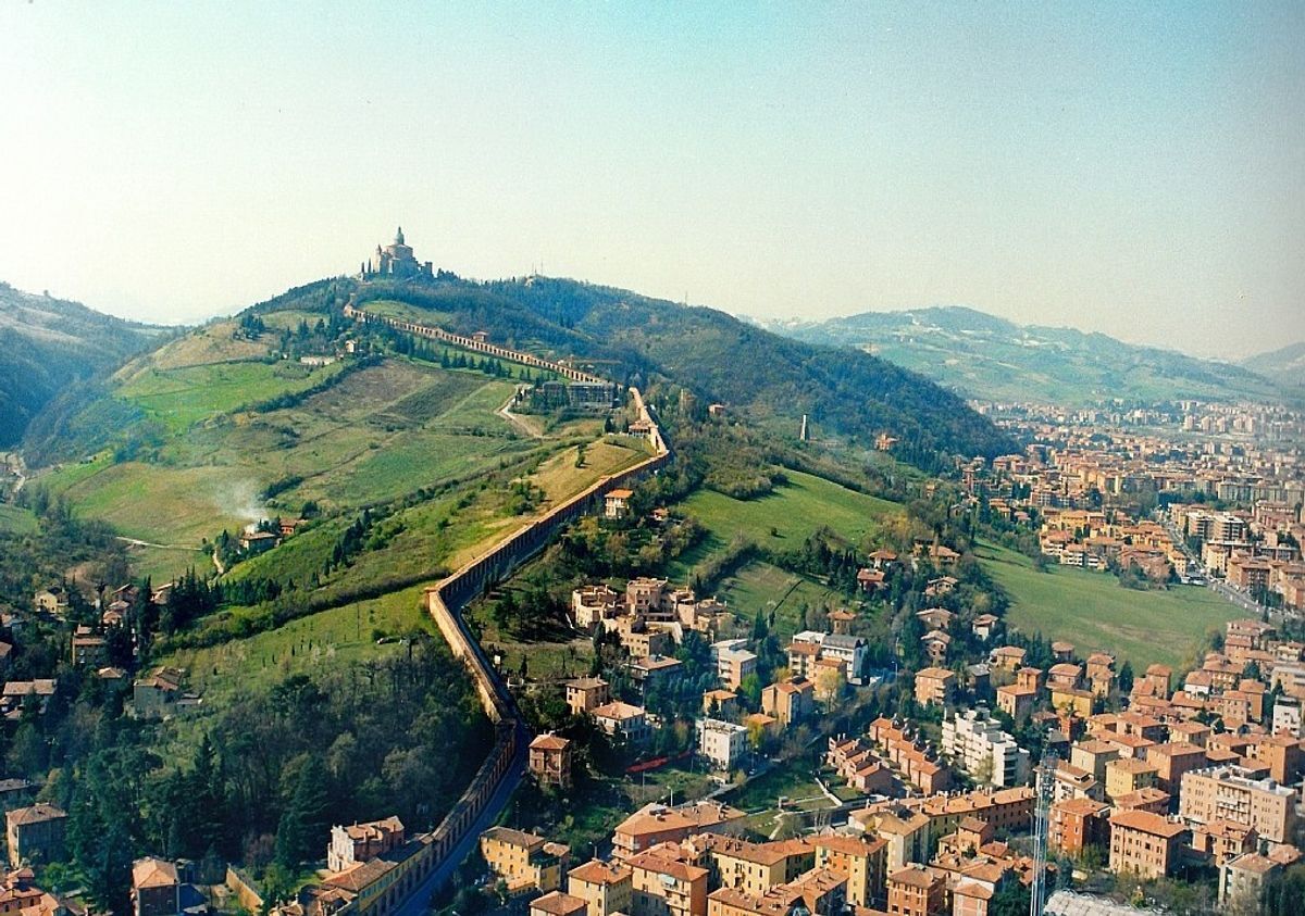Un Percorso verso il Cielo: il Santuario di San Luca desktop picture