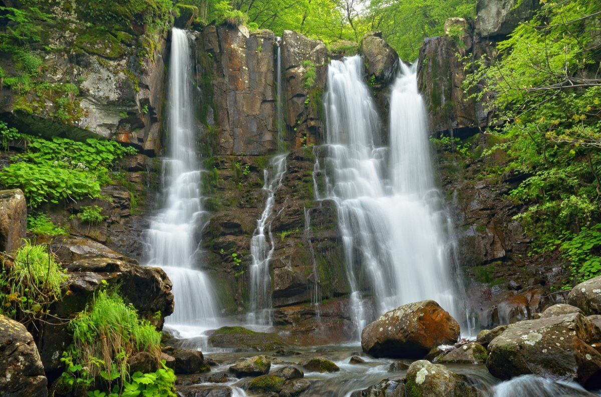 Trekking nel cuore degli Appennini: le Cascate del Dardagna desktop picture