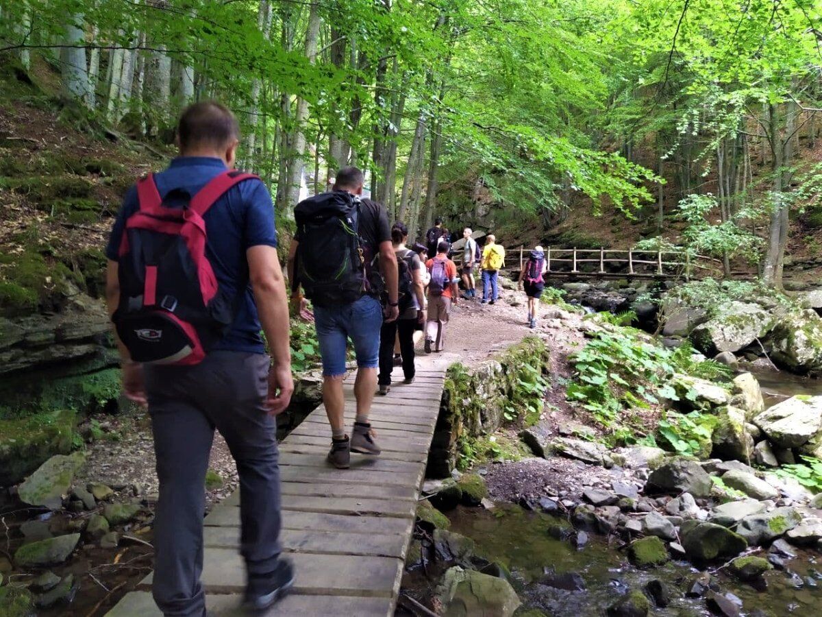 Trekking nel cuore degli Appennini: le Cascate del Dardagna desktop picture