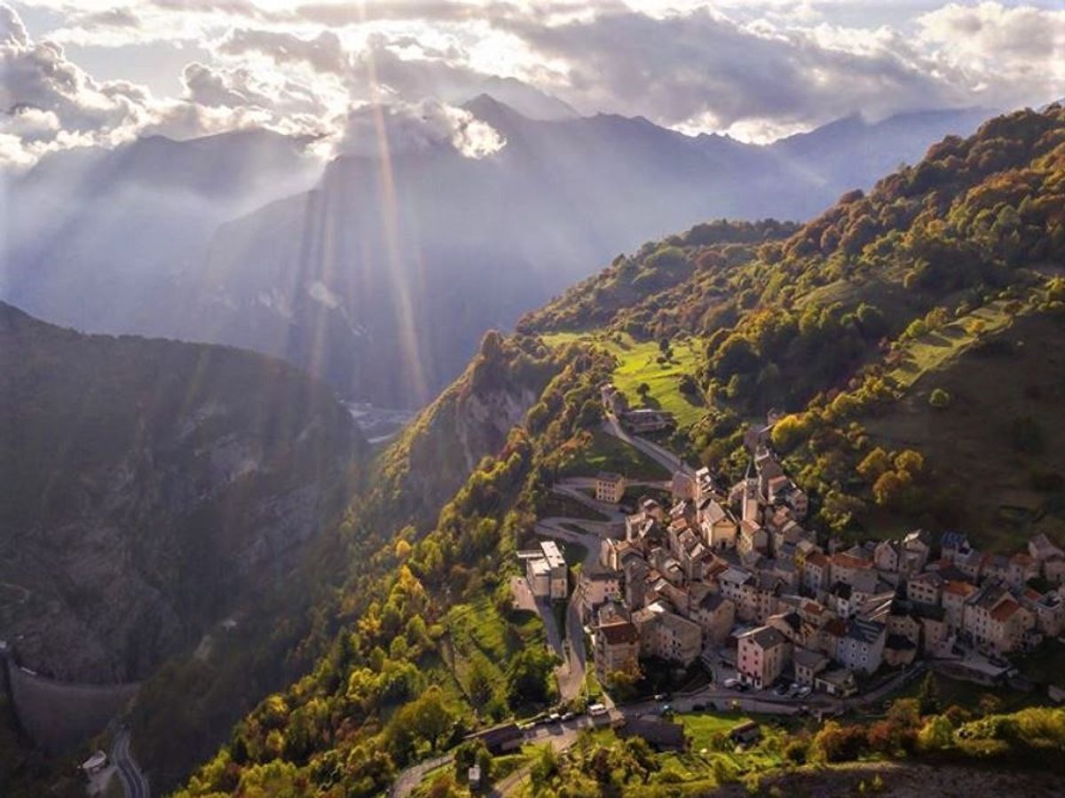 Il Vajont e il Sentiero dei Carbonai: Quando il Passato Rimane Presente desktop picture