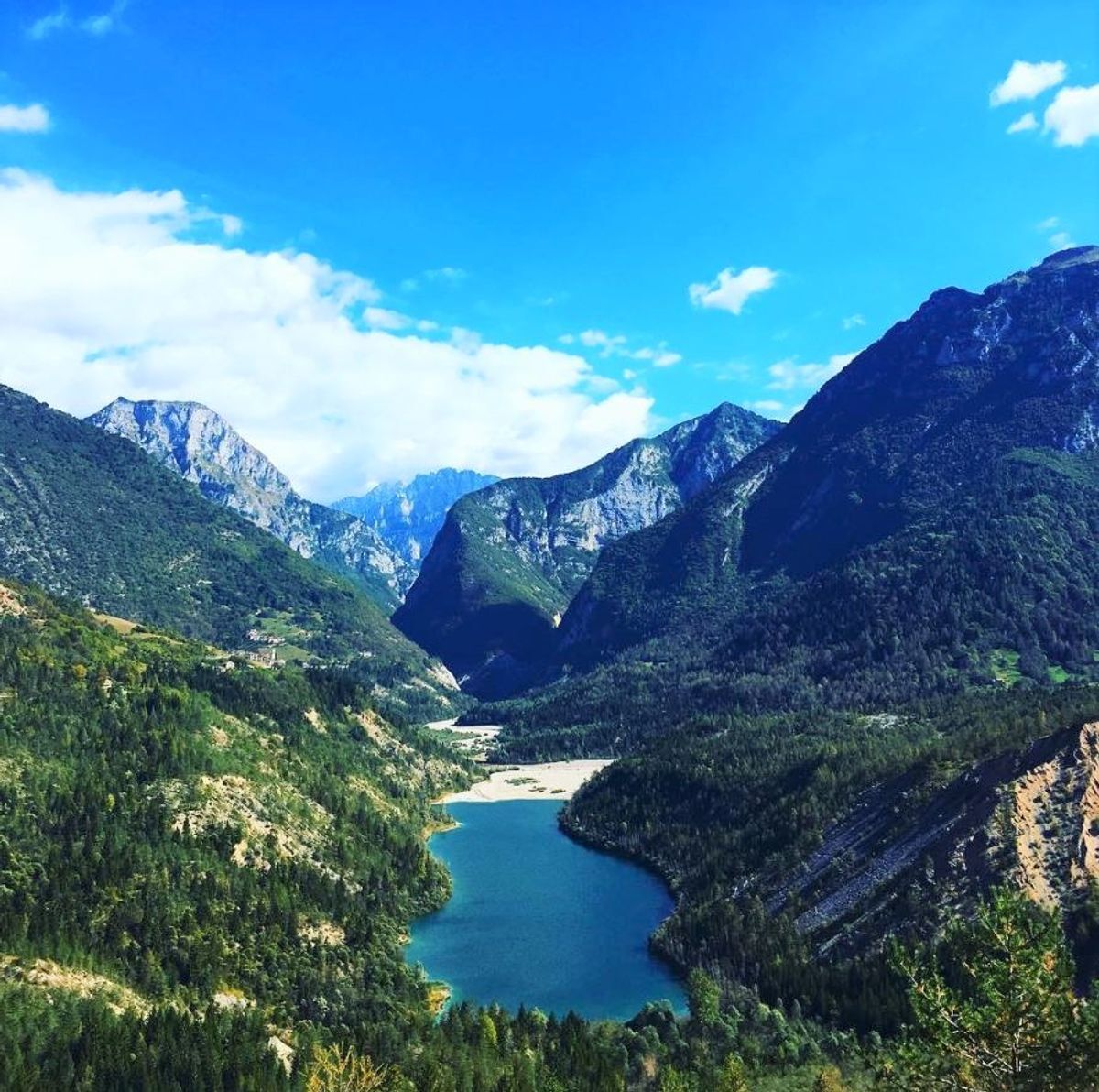 Il Vajont e il Sentiero dei Carbonai: Quando il Passato Rimane Presente desktop picture