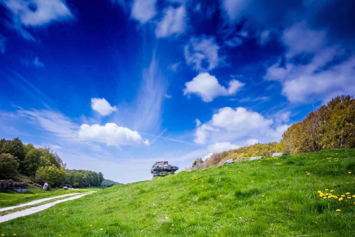 La Valle delle Sfingi, Labirinti di Pietra e Antiche Contrade nel Parco della Lessinia La Valle delle Sfingi, Labirinti di Pietra e Antiche Contrade nel Parco della Lessinia desktop picture