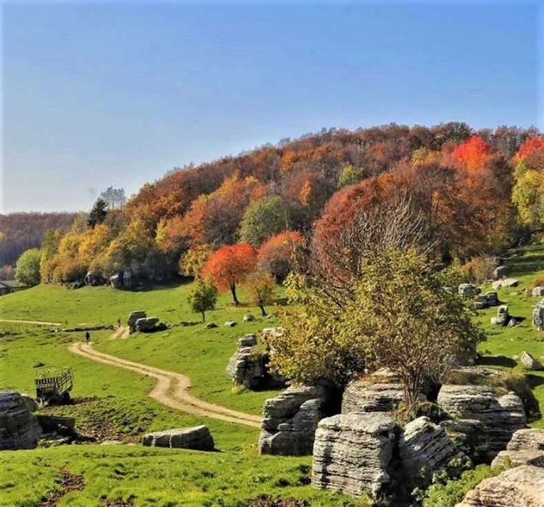 La Valle delle Sfingi, Labirinti di Pietra e Antiche Contrade nel Parco della Lessinia desktop picture