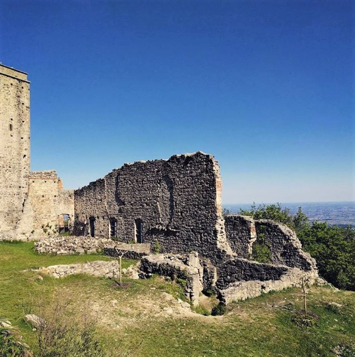 Trekking sul Venda: Panoramica dal Monastero degli Olivetani desktop picture