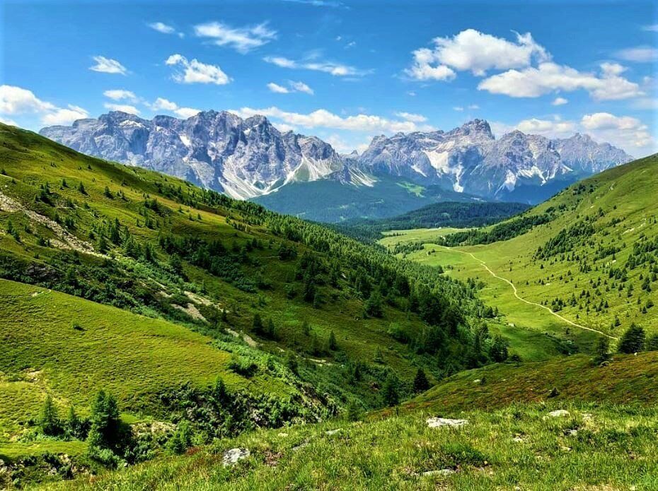 Tra la Val Pusteria e la Val Comelico: le innevate Malghe di Confine Tra la Val Pusteria e la Val Comelico: le innevate Malghe di Confine desktop picture