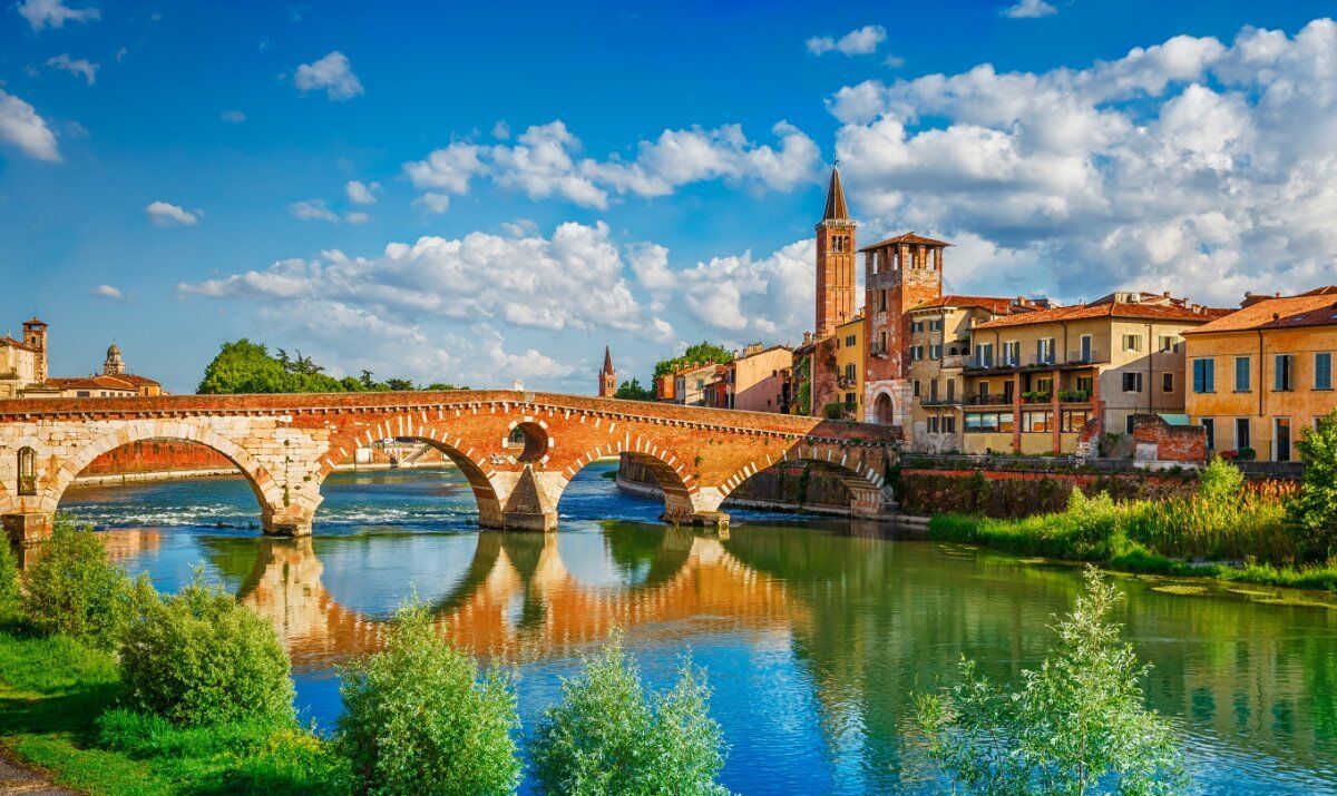 Caccia al Tesoro a Verona, la "Città Romantica" dai Mille Volti Caccia al Tesoro a Verona, la "Città Romantica" dai Mille Volti desktop picture