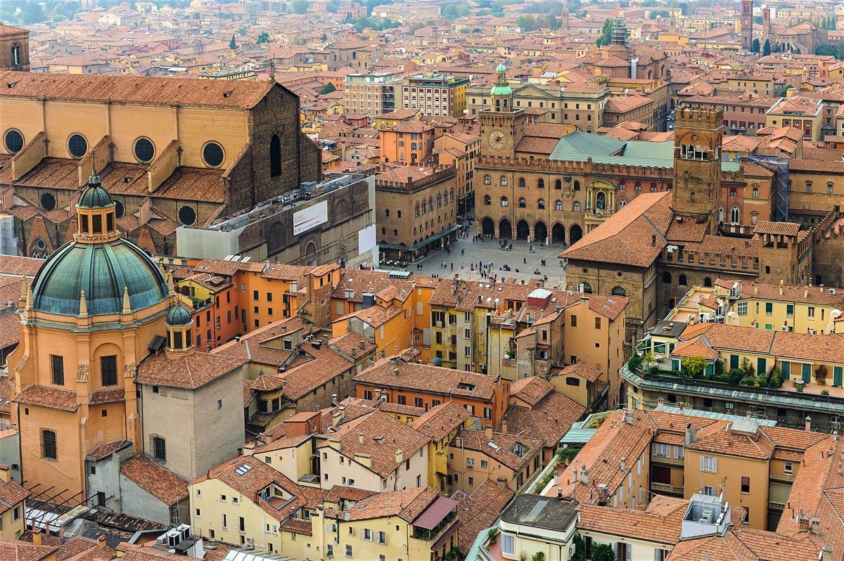 Caccia al Tesoro a Bologna: La Città Dotta, Grassa e Rossa Caccia al Tesoro a Bologna: La Città Dotta, Grassa e Rossa desktop picture