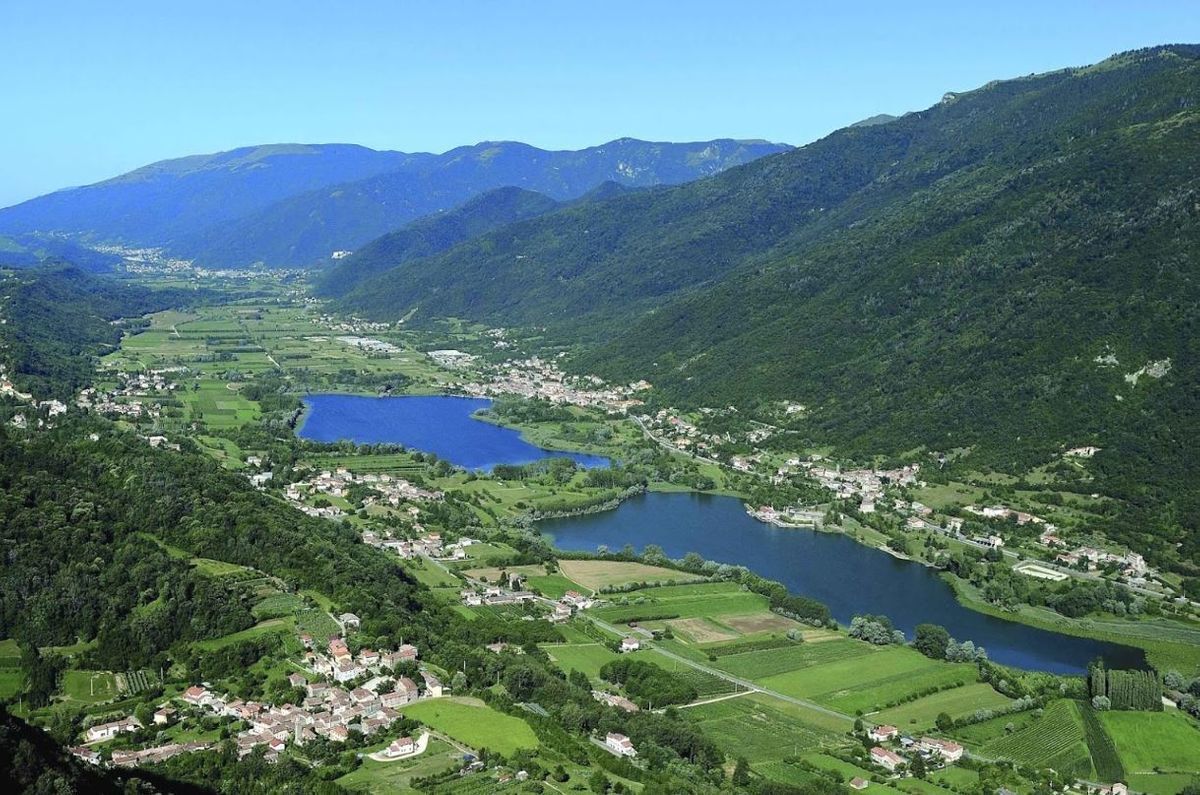 I Laghi di Revine: Un’Azzurra Pennellata nella Valmareno I Laghi di Revine: Un’Azzurra Pennellata nella Valmareno desktop picture