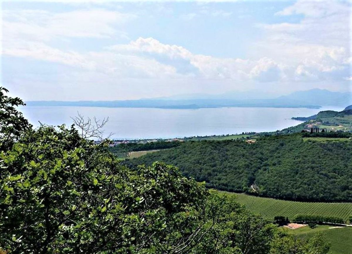 In Val Sorda: Il Bunker Vista Garda sul Monte Moscal In Val Sorda: Il Bunker Vista Garda sul Monte Moscal desktop picture