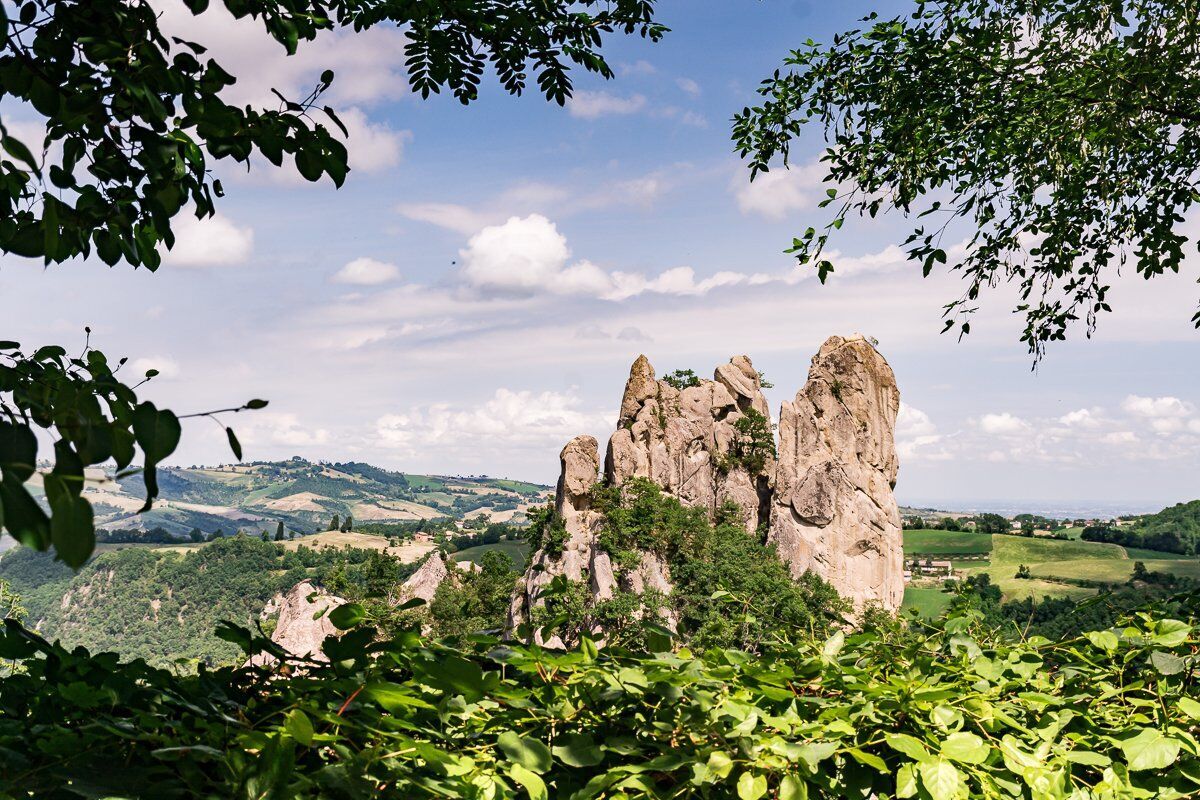 I Sassi di Roccamalatina: Un Percorso tra le "Dolomiti" del Bolognese desktop picture