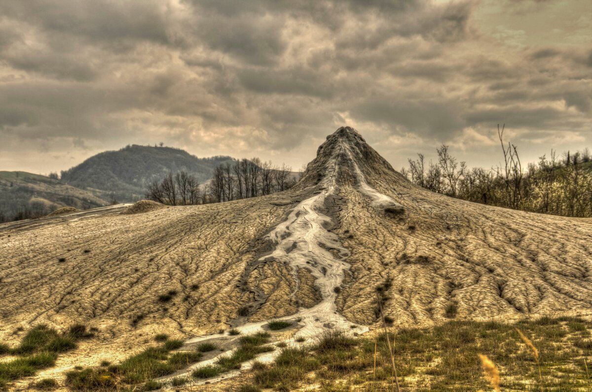 Trekking Serale alle Salse di Nirano, i Vulcani d'argilla del Modenese desktop picture