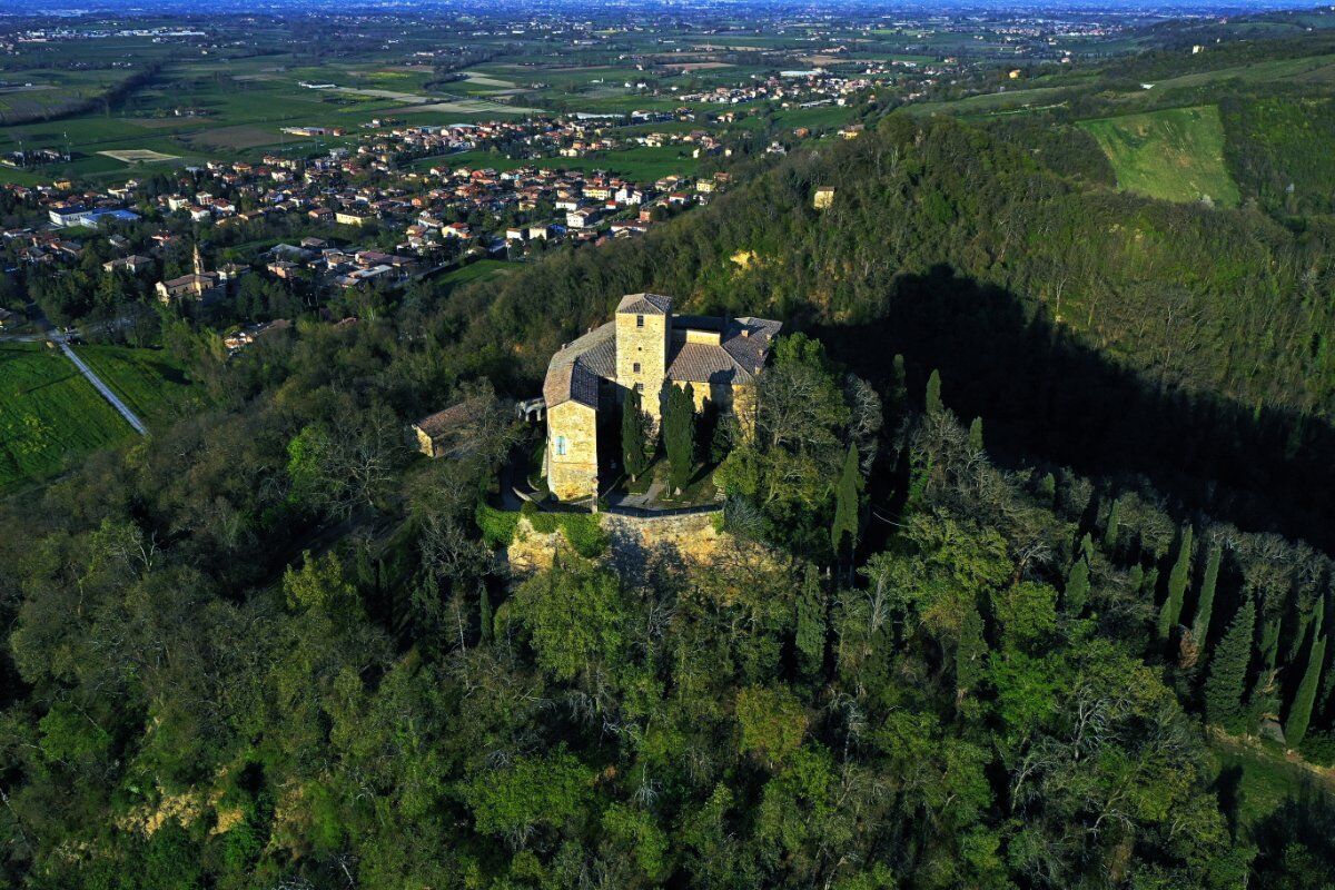 Camminata sui Colli Reggiani: i Quattro Castelli dei Canossa desktop picture