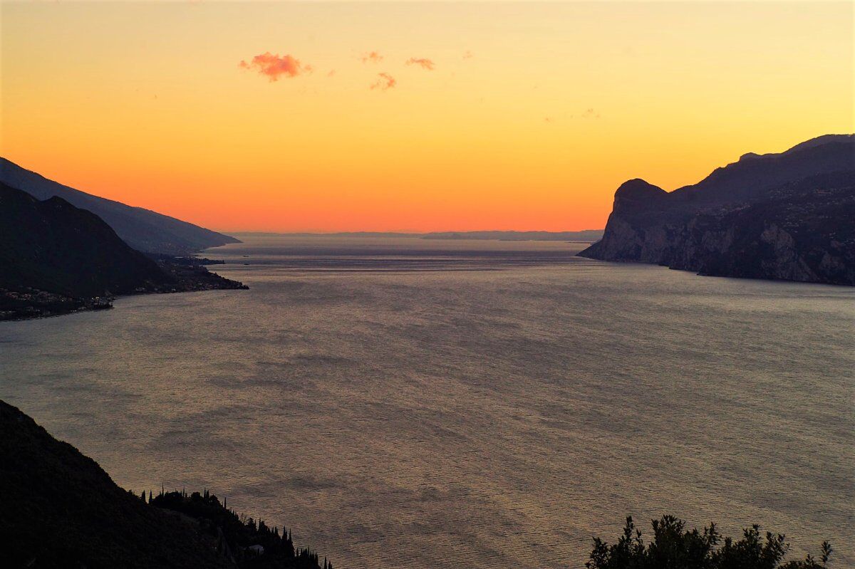 La Scalinata panoramica Busatte-Tempesta: una Passeggiata al tramonto La Scalinata panoramica Busatte-Tempesta: una Passeggiata al tramonto desktop picture